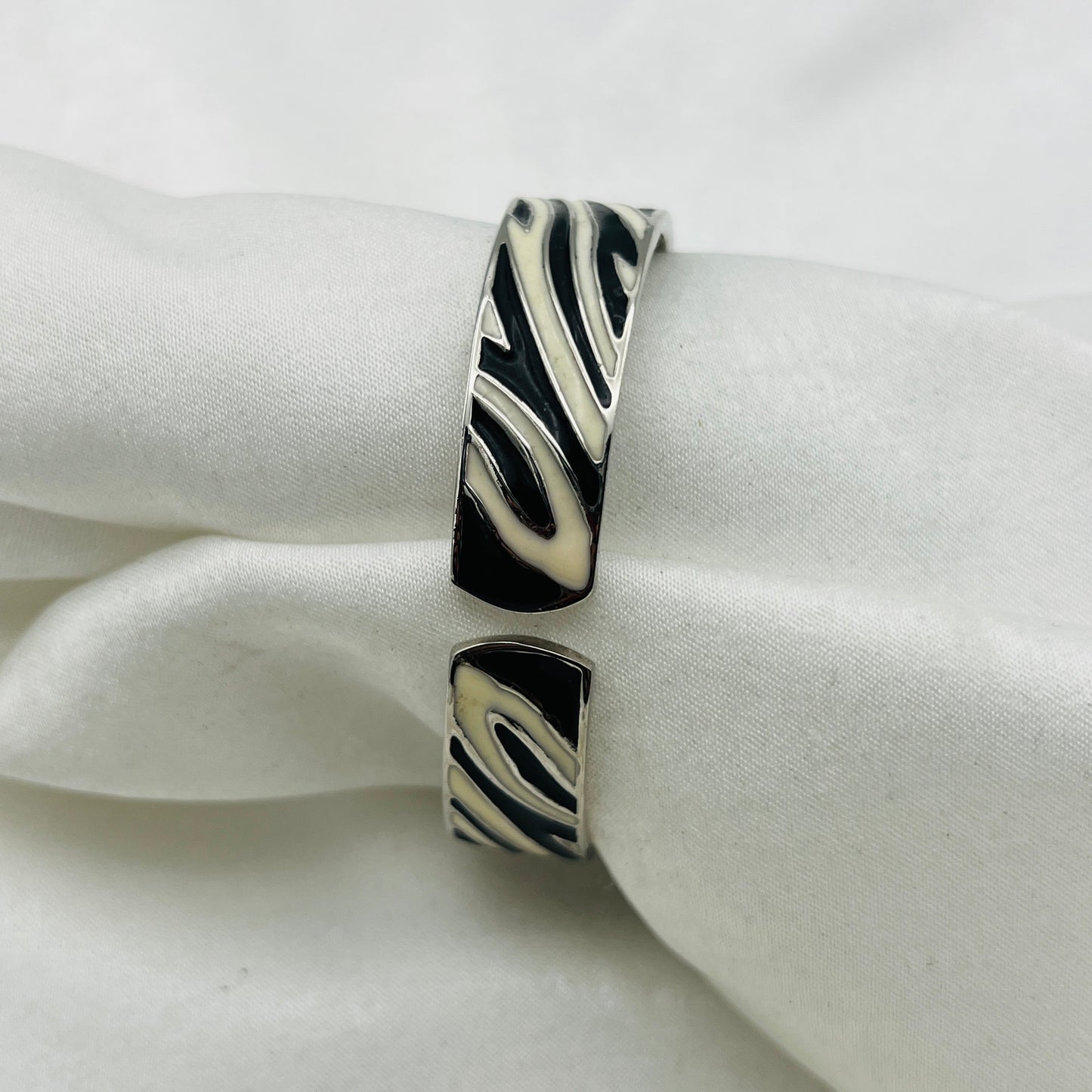 Chic Zebra Bangle Watch