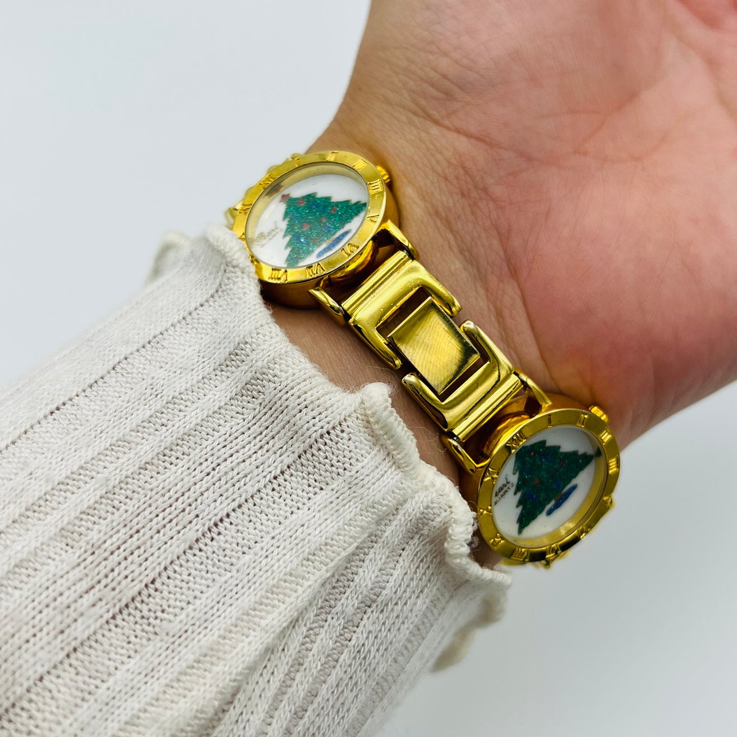 🎄🎅 Gold-Toned Holiday Watch