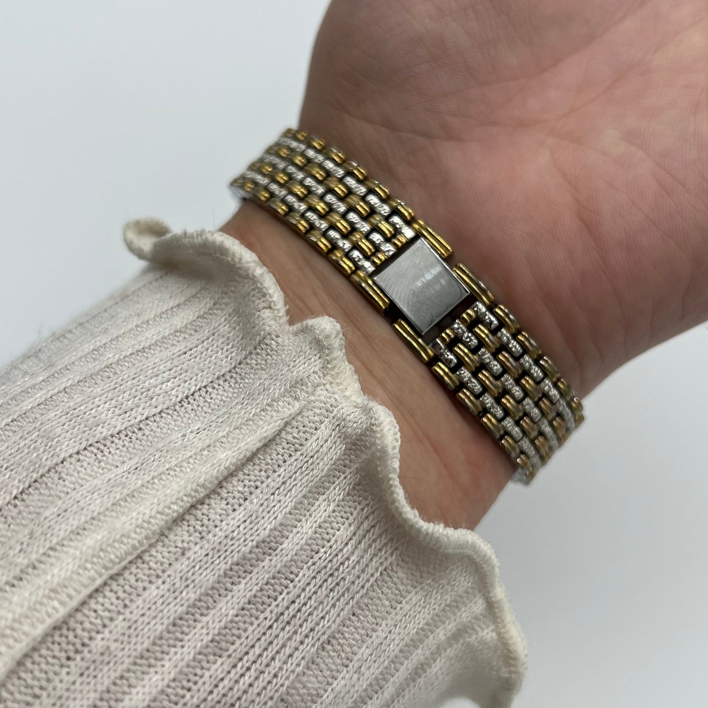 💛🤍 Two-Toned Round Face Watch