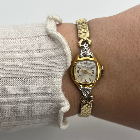 Dainty Unichron 17 Jewels Watch