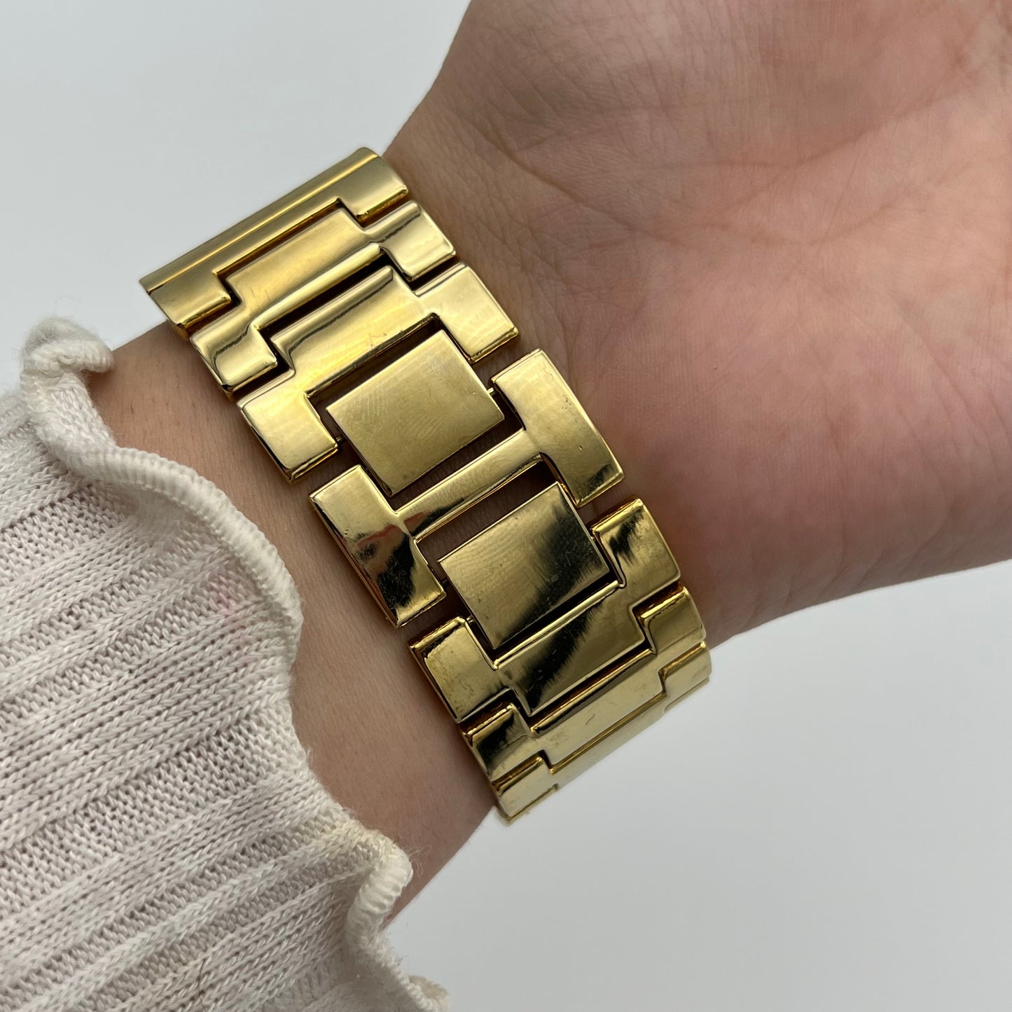 Chic Gold-Tone Watch with Leopard Band