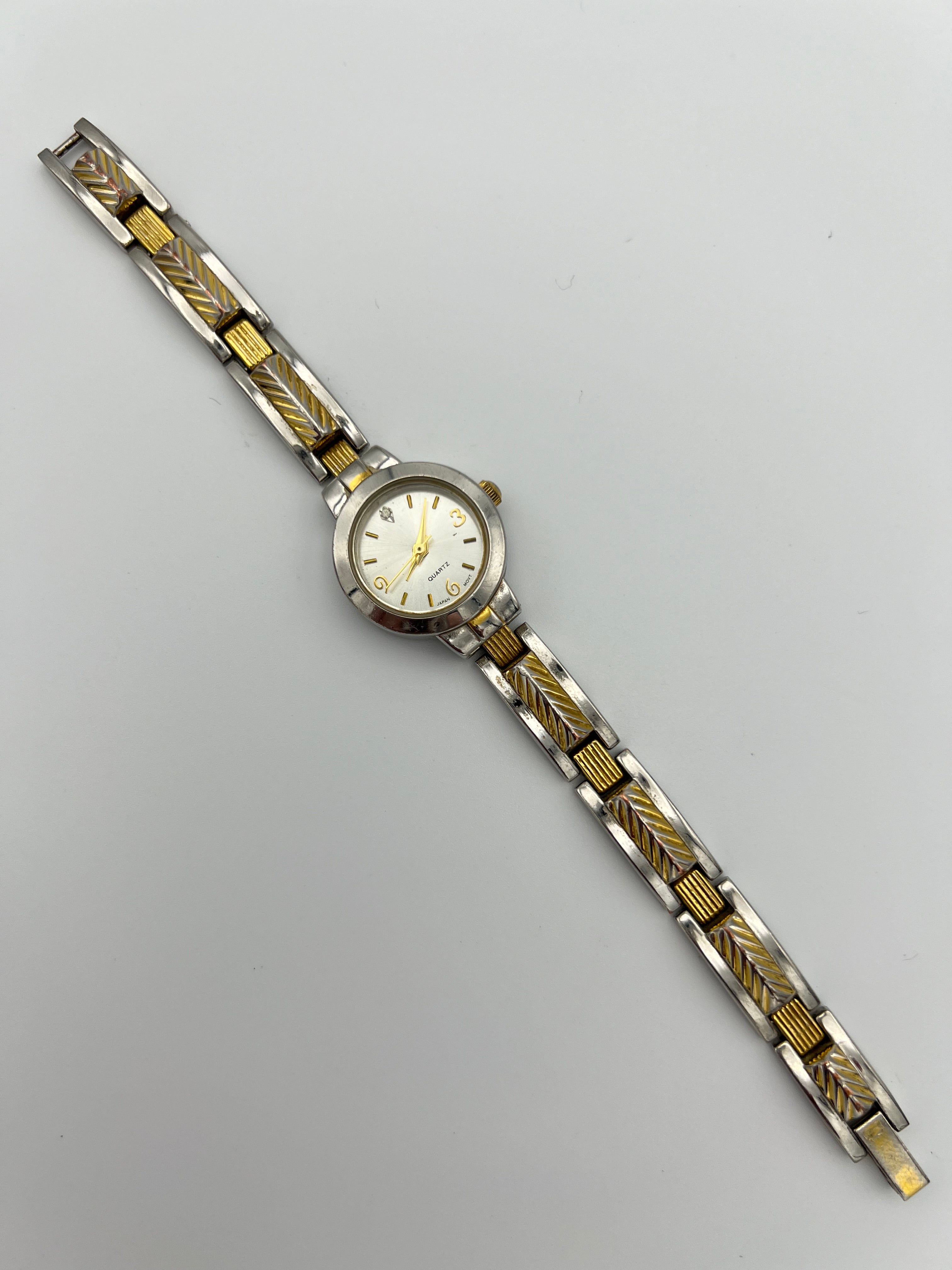 💛🩶 Two Toned Round Face Watch