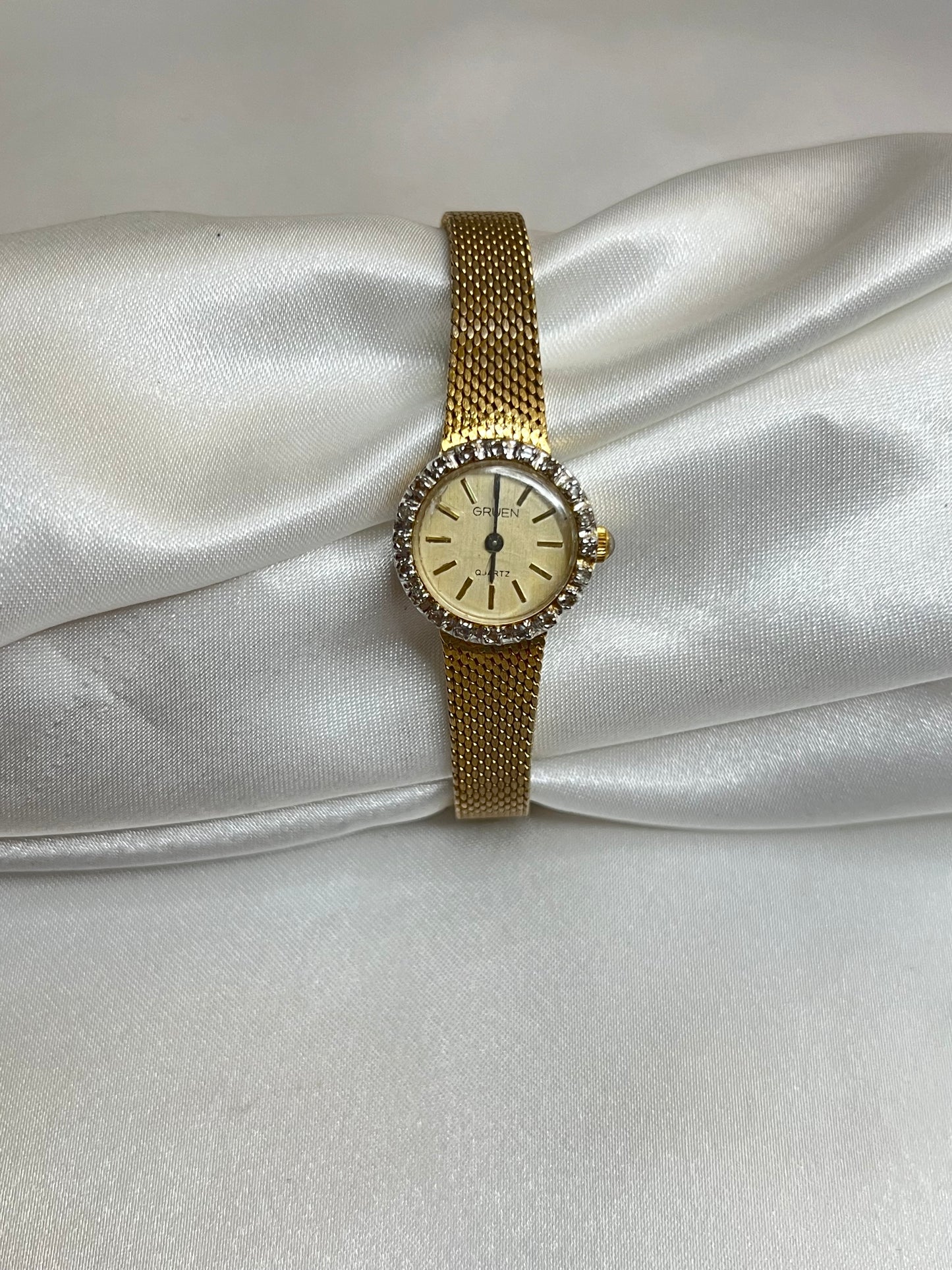 Dainty Gold Round Watch
