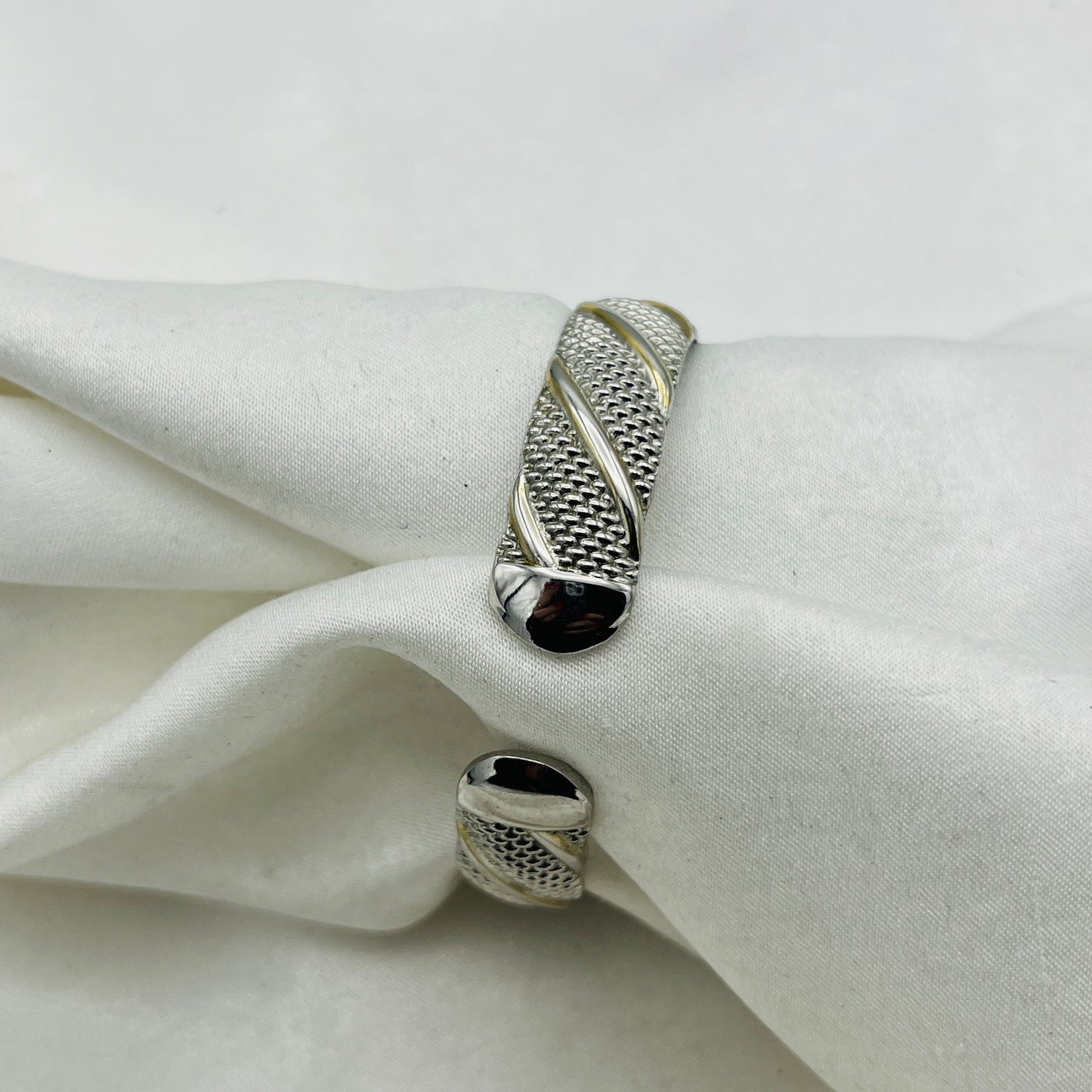 Silver-Toned Twist Detailed Watch