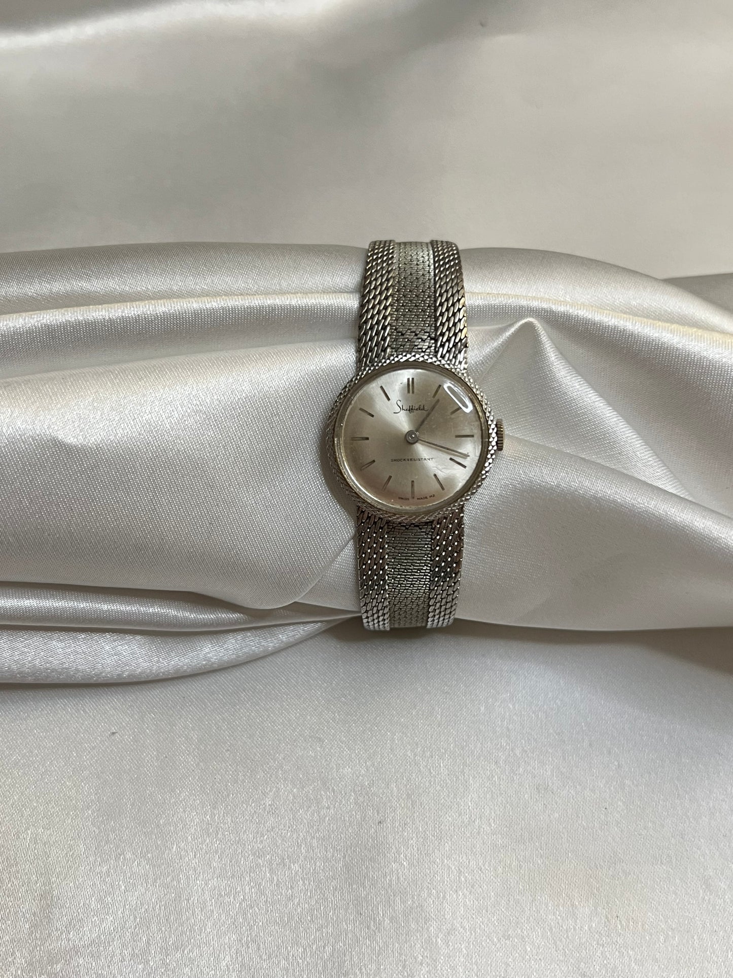 Silver-Toned Vintage Round Face Watch