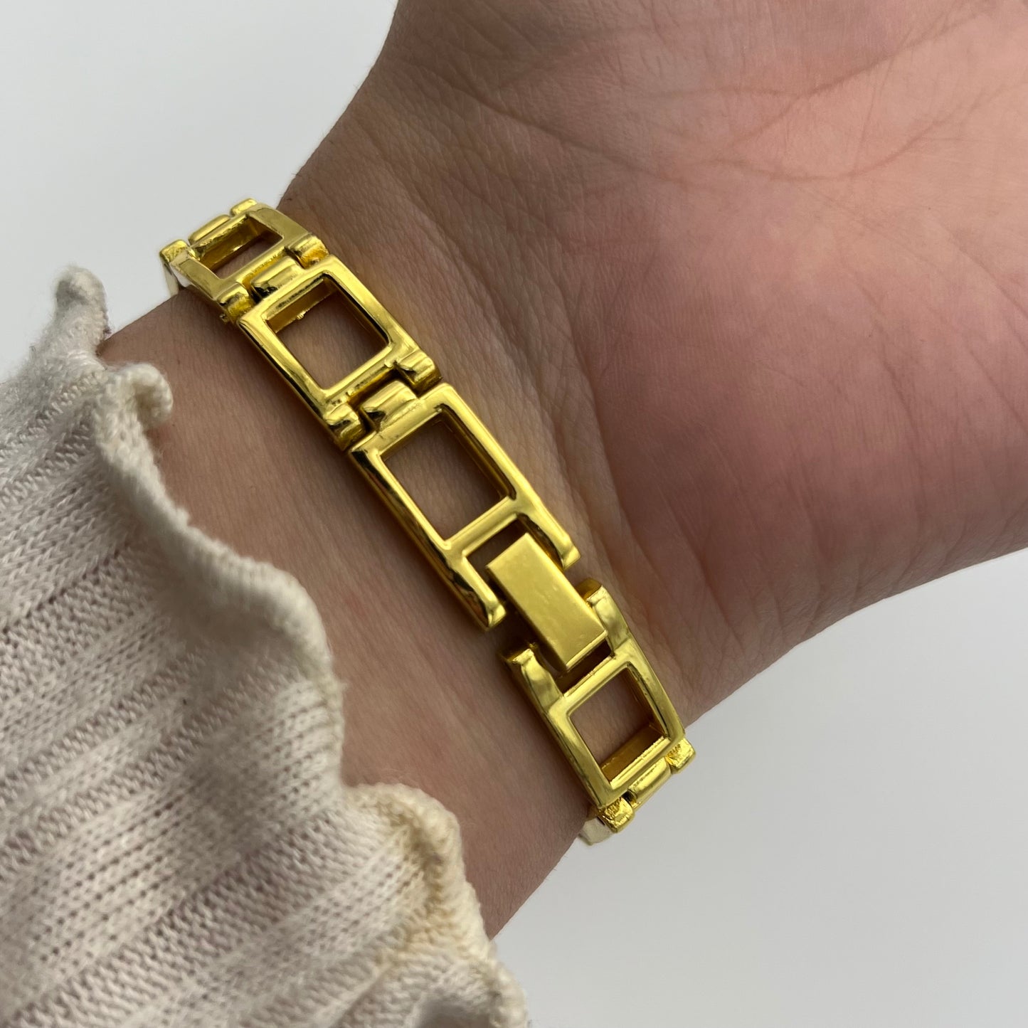 ✨ Gold-Toned Watch