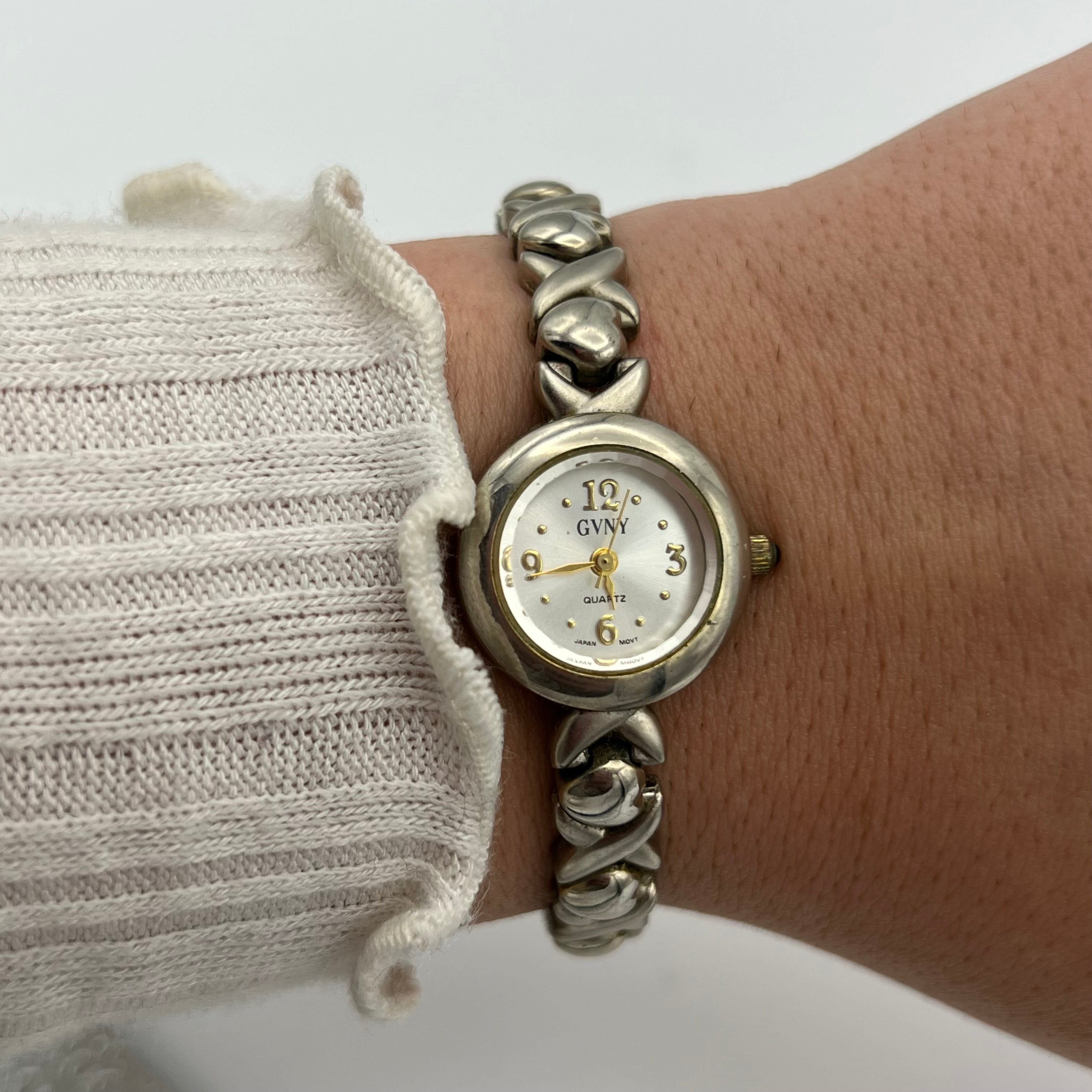 🩶 Heart Strap Watch with Raised Crystal Dial