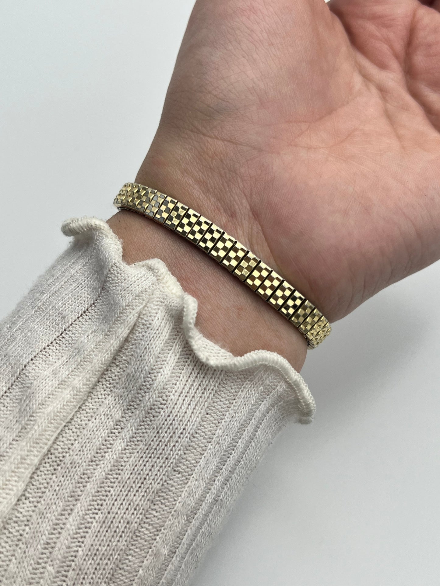 Dainty Unichron 17 Jewels Watch