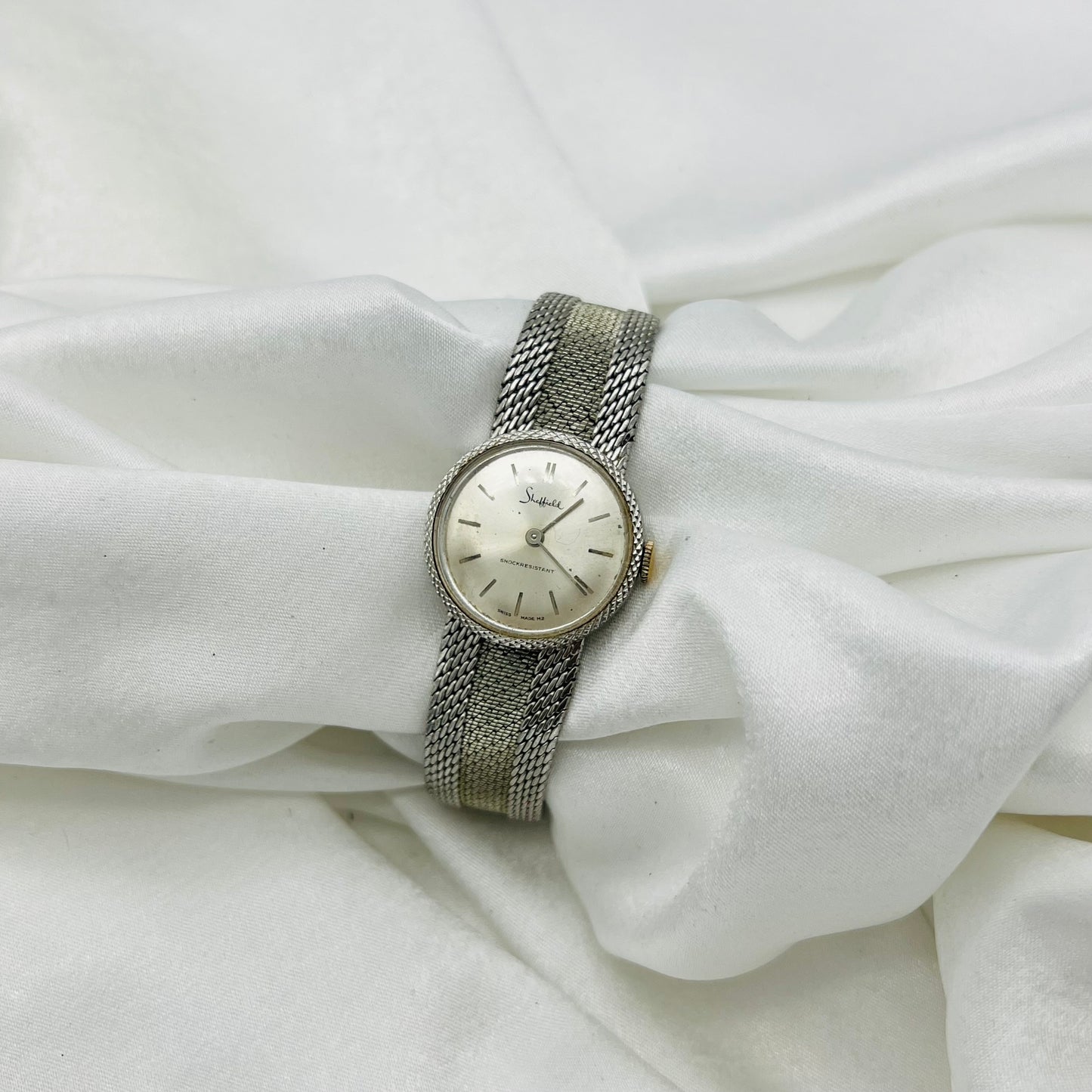 Silver-Toned Vintage Round Face Watch
