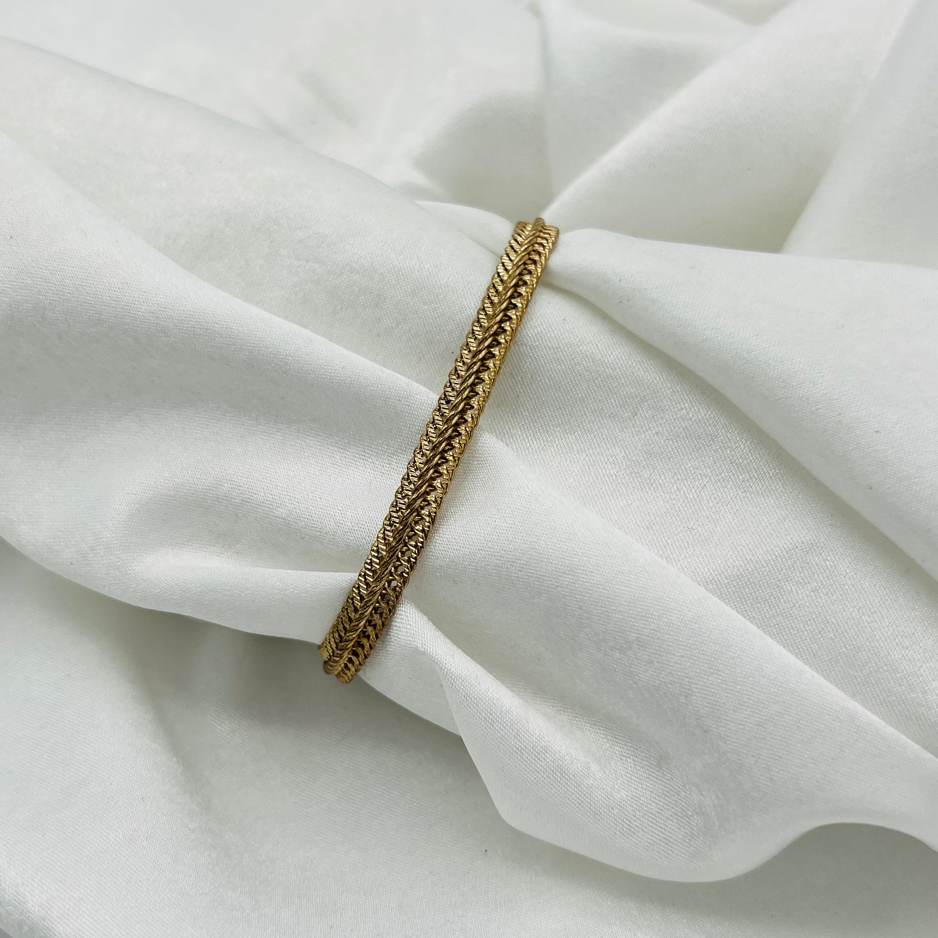 💫 Cute Gold-Toned Bracelet