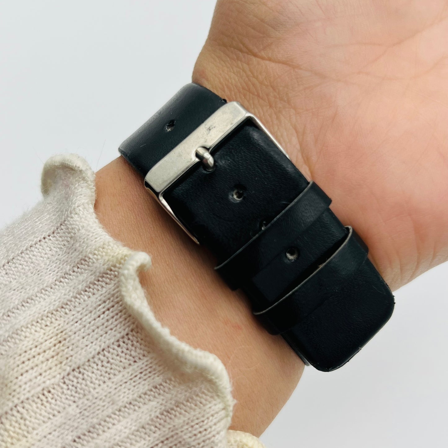 🩶 Silver-Toned Leather Watch