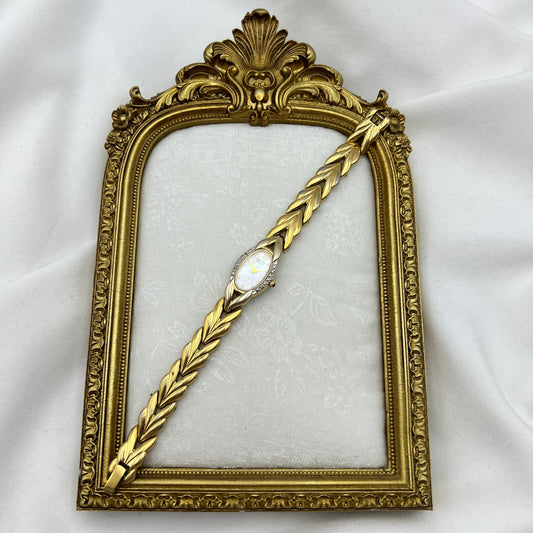 RARE Dainty Citizen Elegance Mother of Pearl Leaf Watch