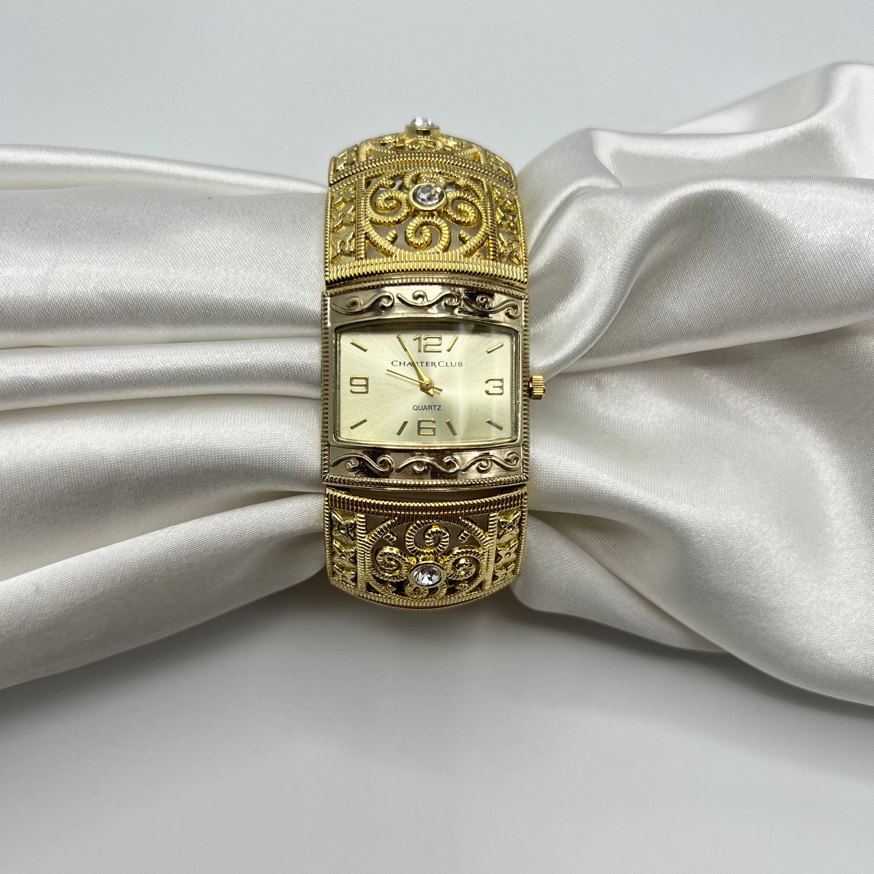 💛 Gold-Toned Watch with Intricate Detailing