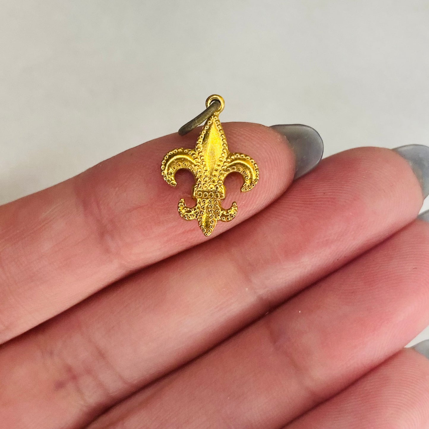 ⚜️ Fleur-de-lis Charm