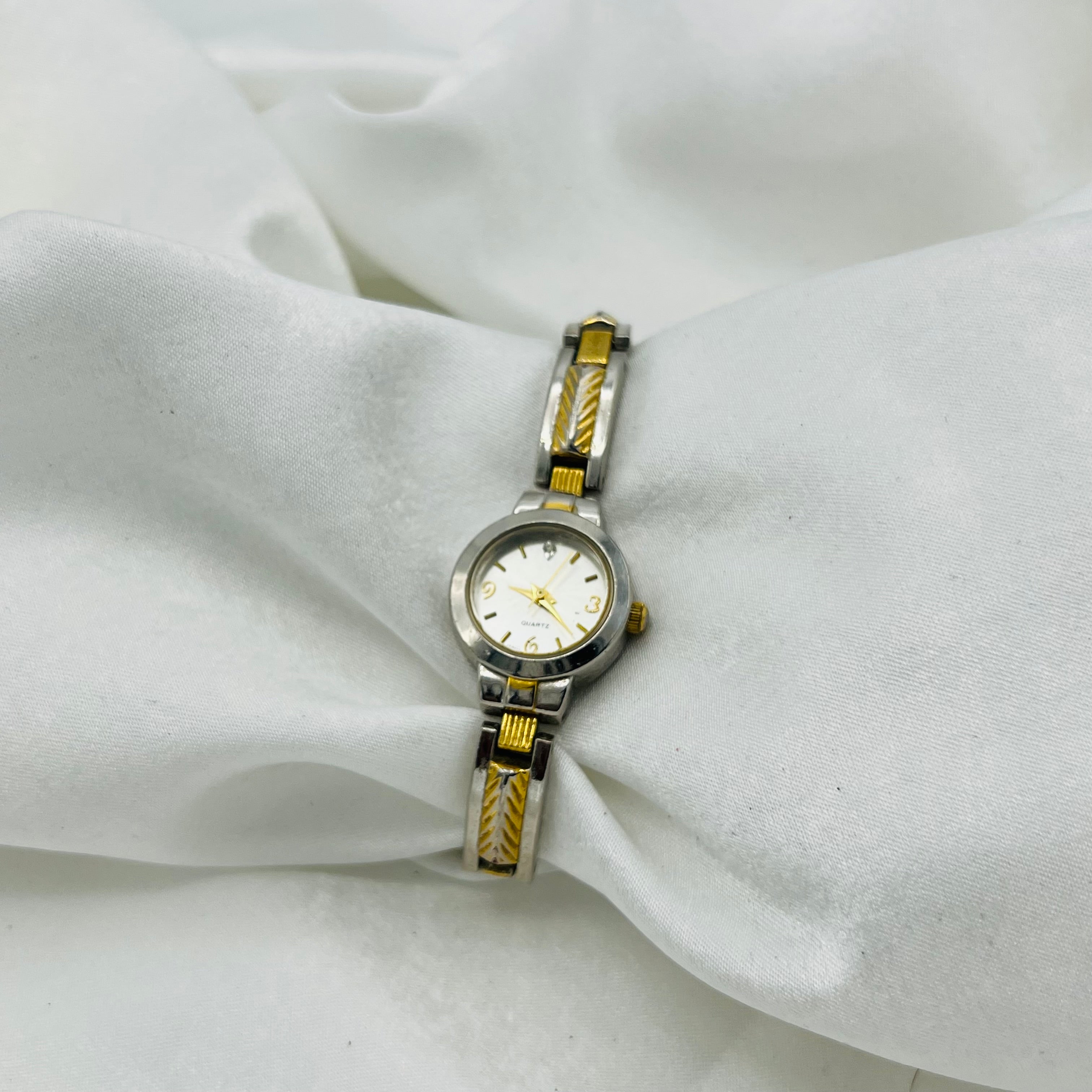 💛🩶 Two Toned Round Face Watch