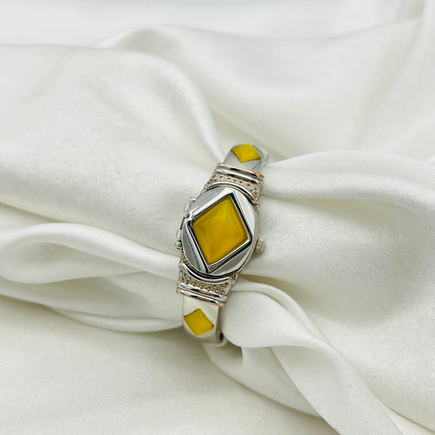 Yellow Detailed Peek-a-boo Watch