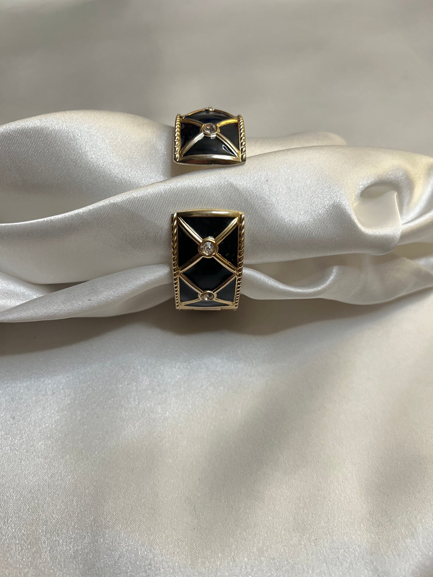 🖤💛 Quilt Style Diamanté Watch