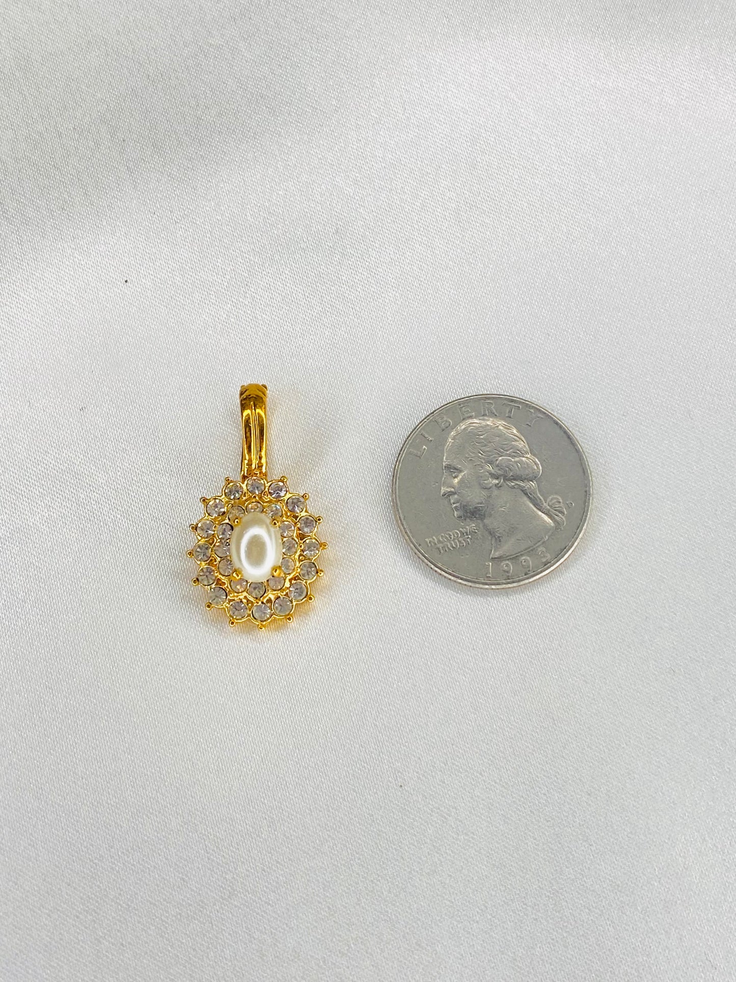 Diamanté Pearl Pendant