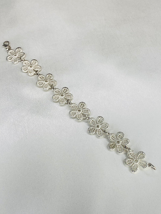 💐 Silver Metal Lace Flower Detailed Bracelet