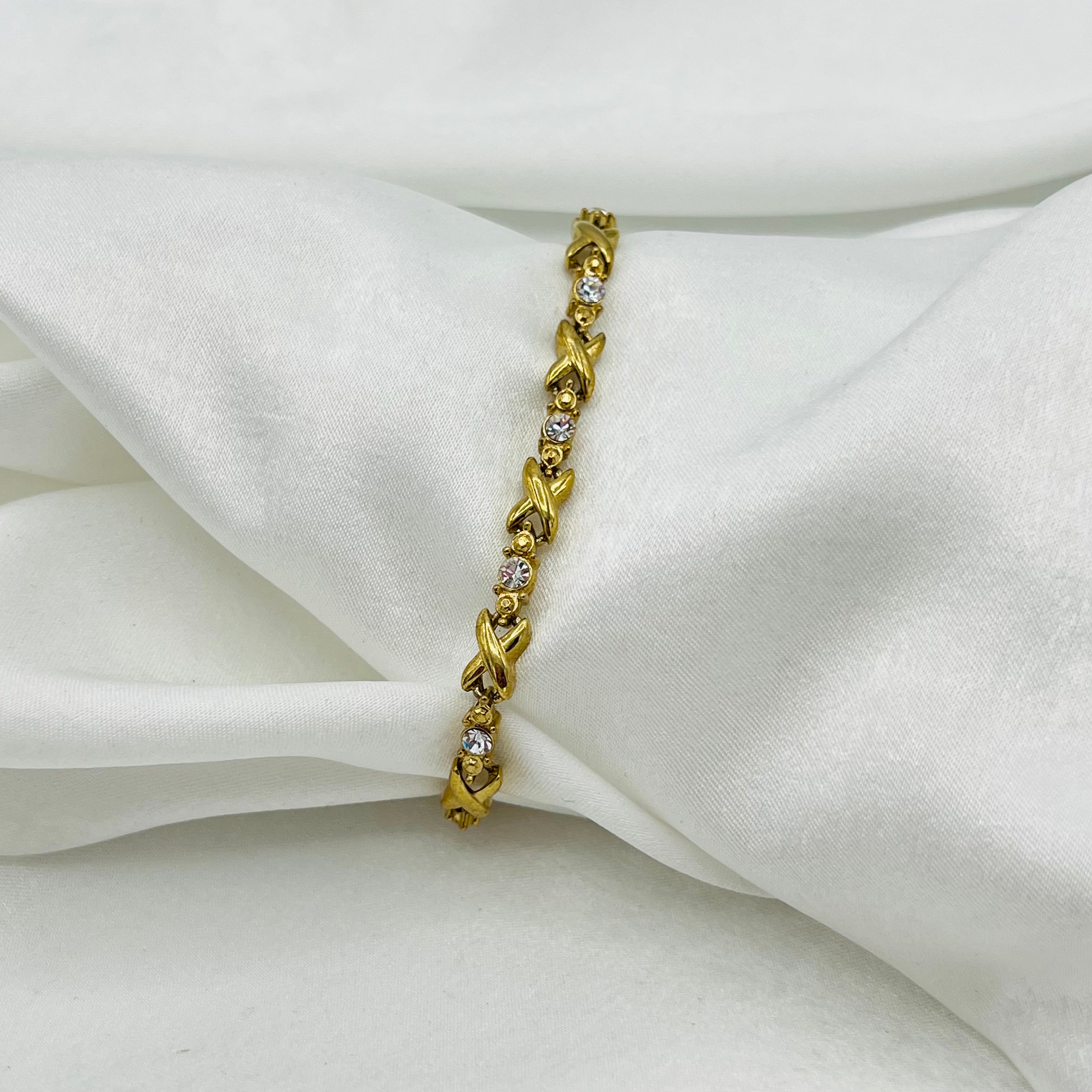 💎✨ Cute Diamanté Gold-Toned Bracelet