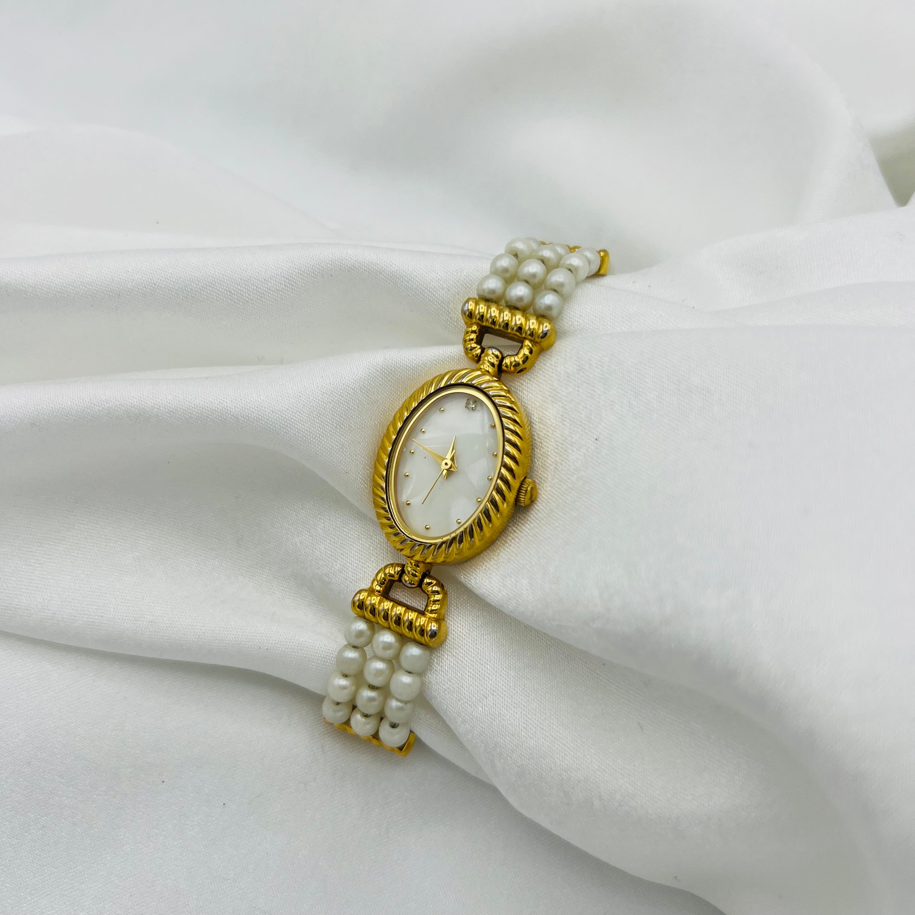 ✨ Elegant White Bead Watch with Mother of Pearl Dial