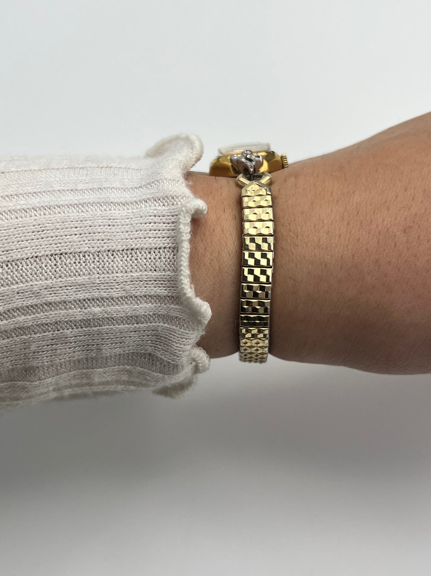 Dainty Unichron 17 Jewels Watch