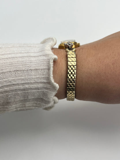 Dainty Unichron 17 Jewels Watch