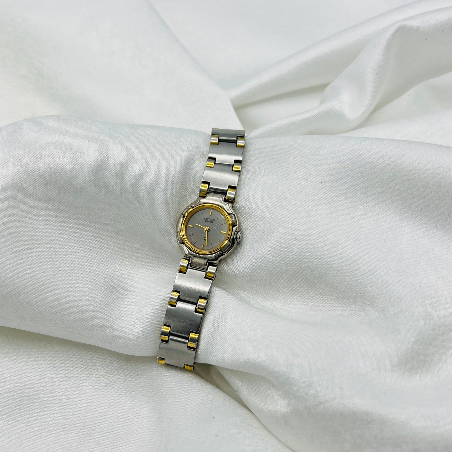 💛🤍 Two-Toned Citizen Watch
