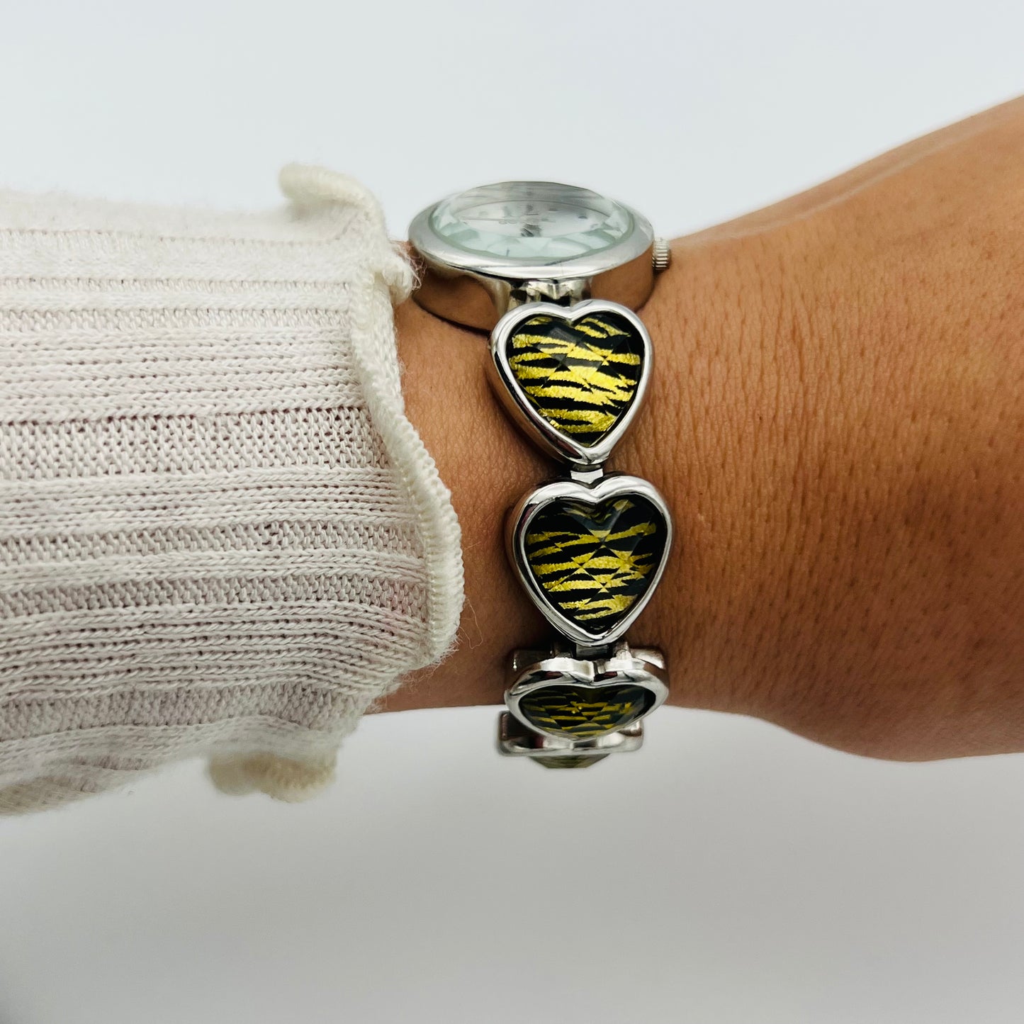 🩶 Tiger-Patterned Heart Watch