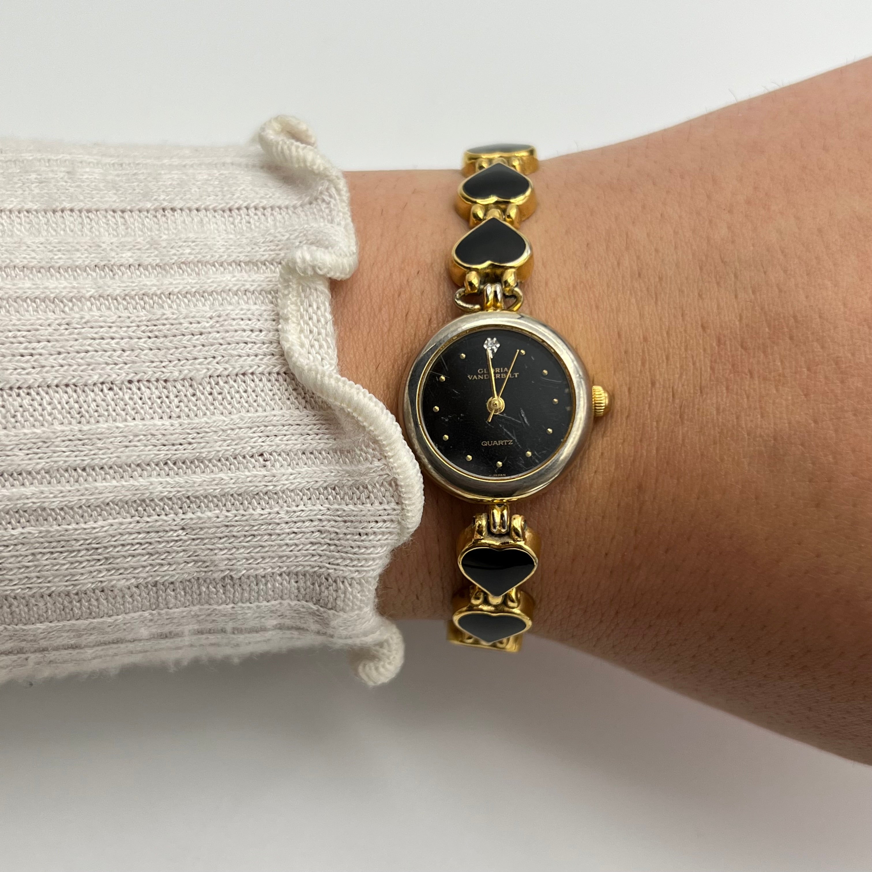 💛🖤Gold-Toned Watch with Heart Strap