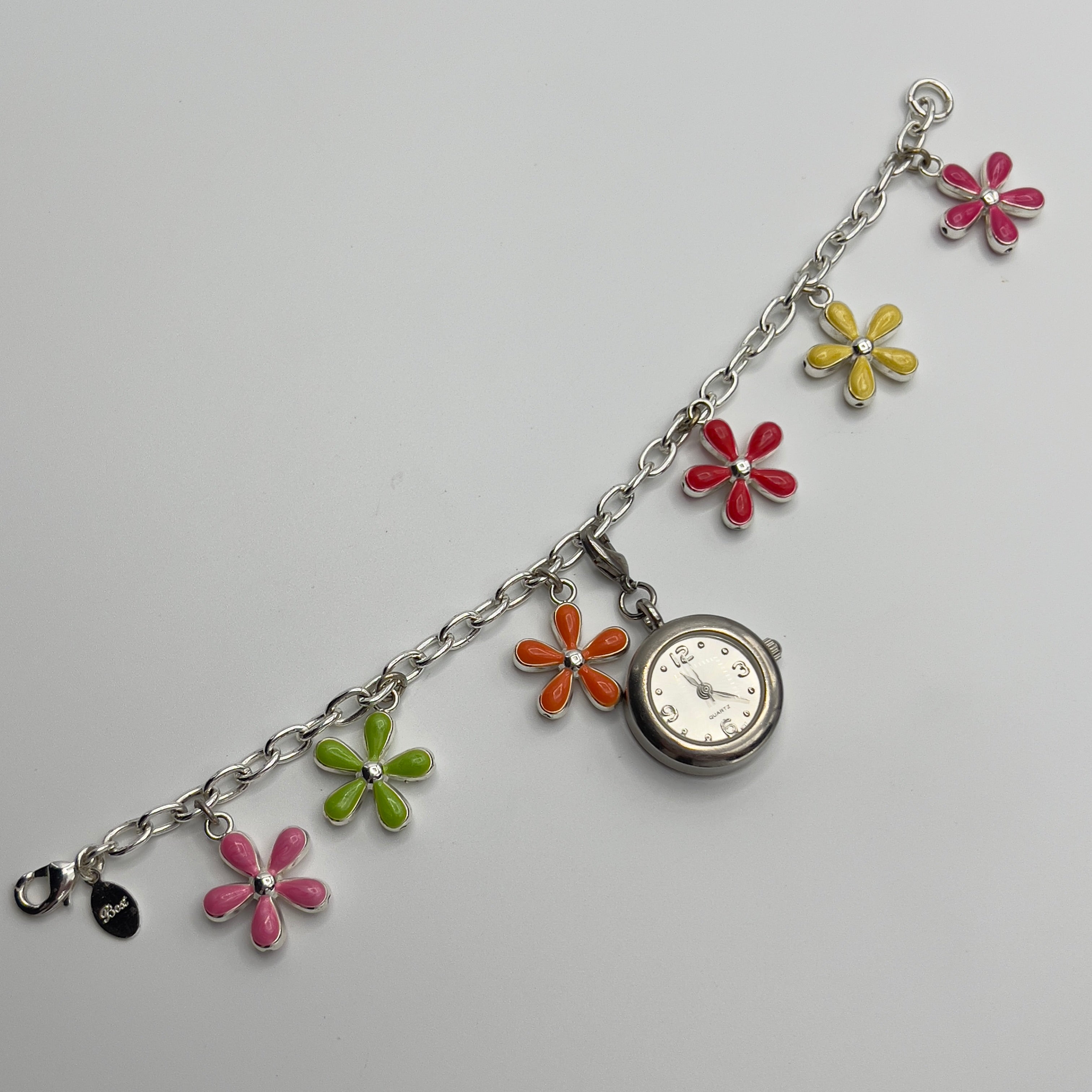 🌸 Silver-Toned Flower Charm Bracelet