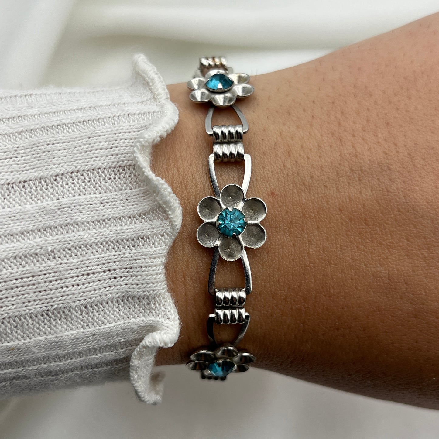 Flower Blue Detailed Bracelet