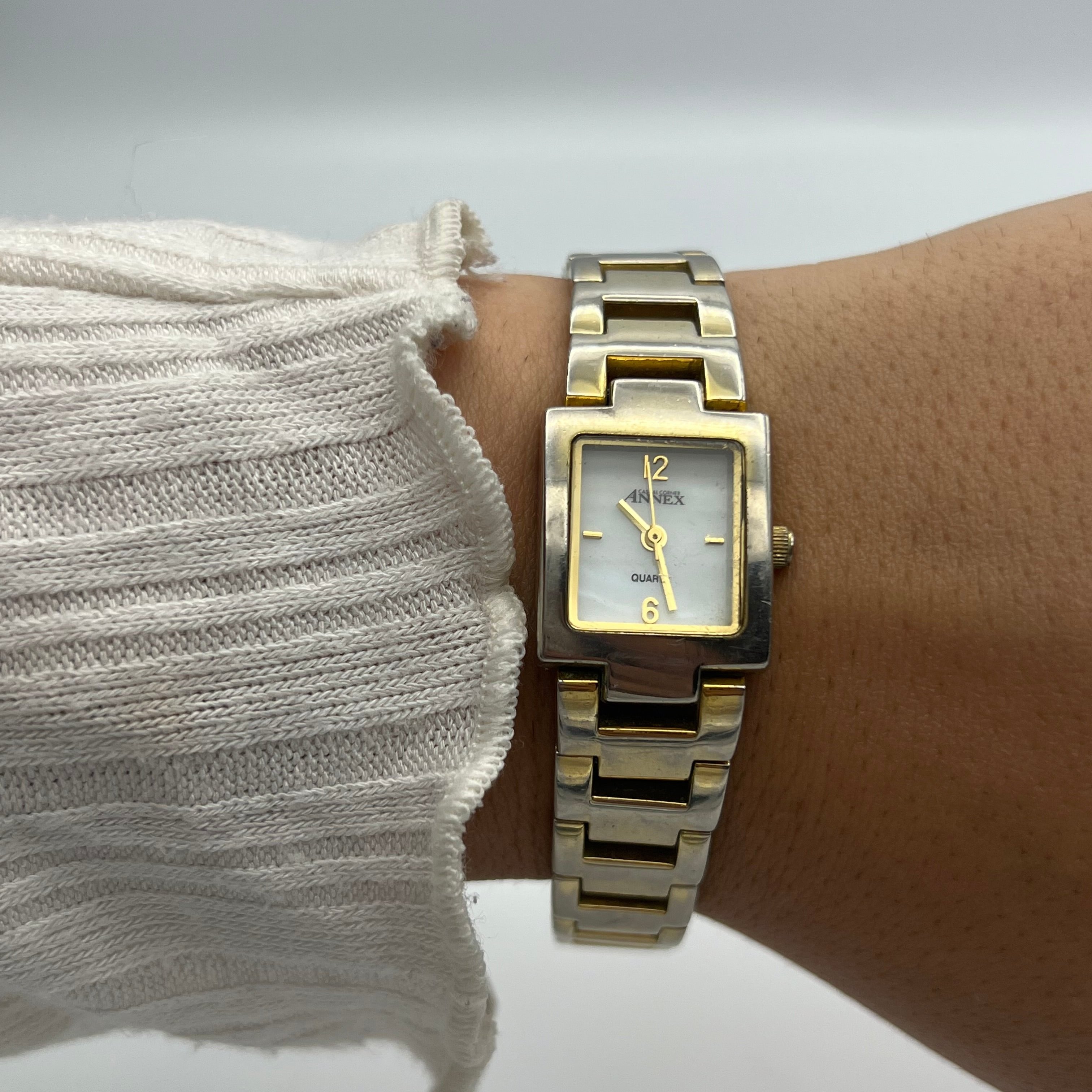 🌟 Light Gold-Toned Tank Watch