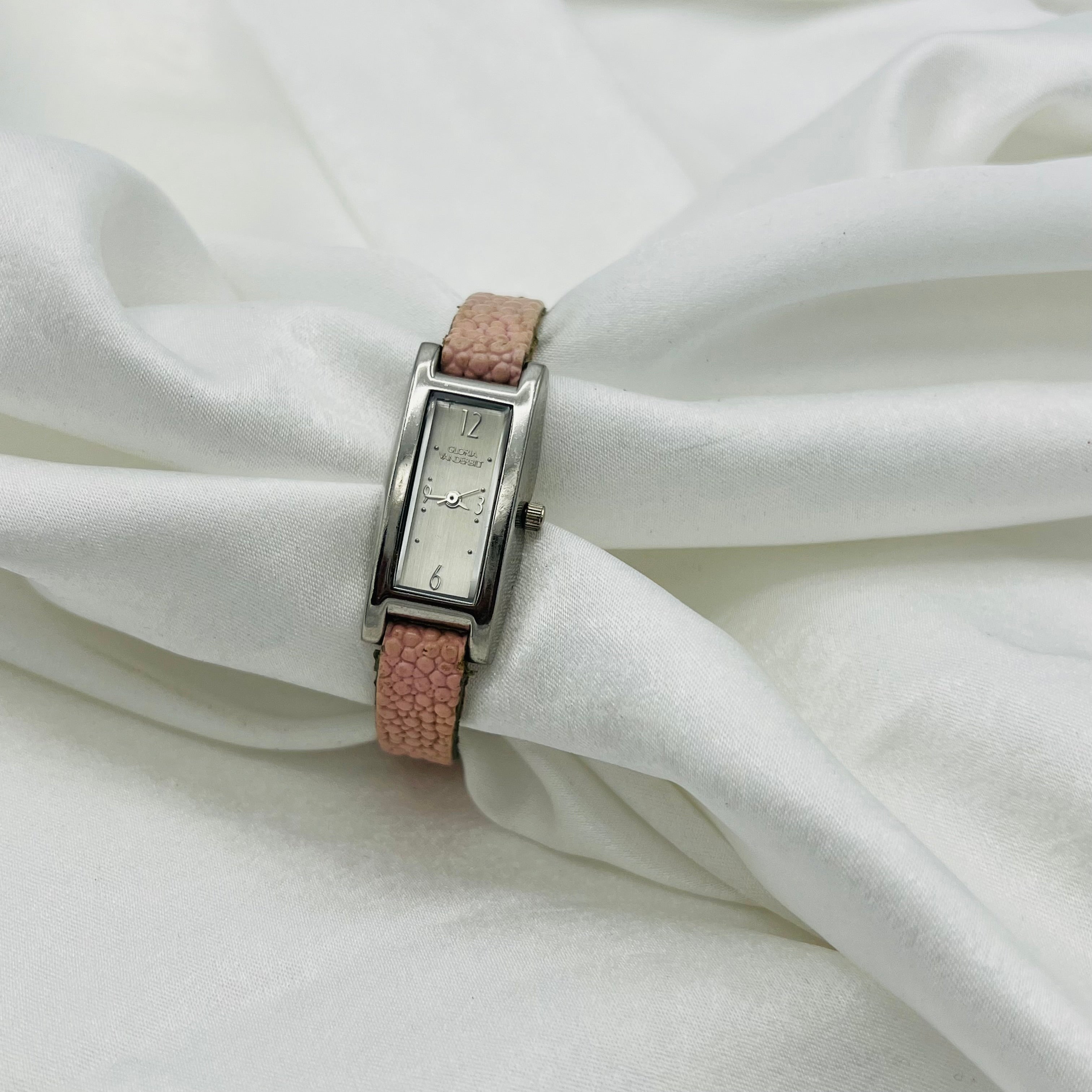 🤍💓 Silver-Toned Pink Leather Watch