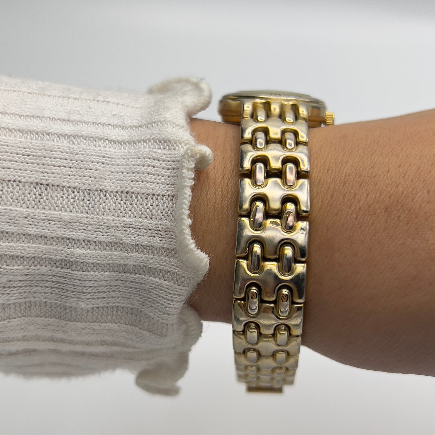💛 Gold-Toned Watch