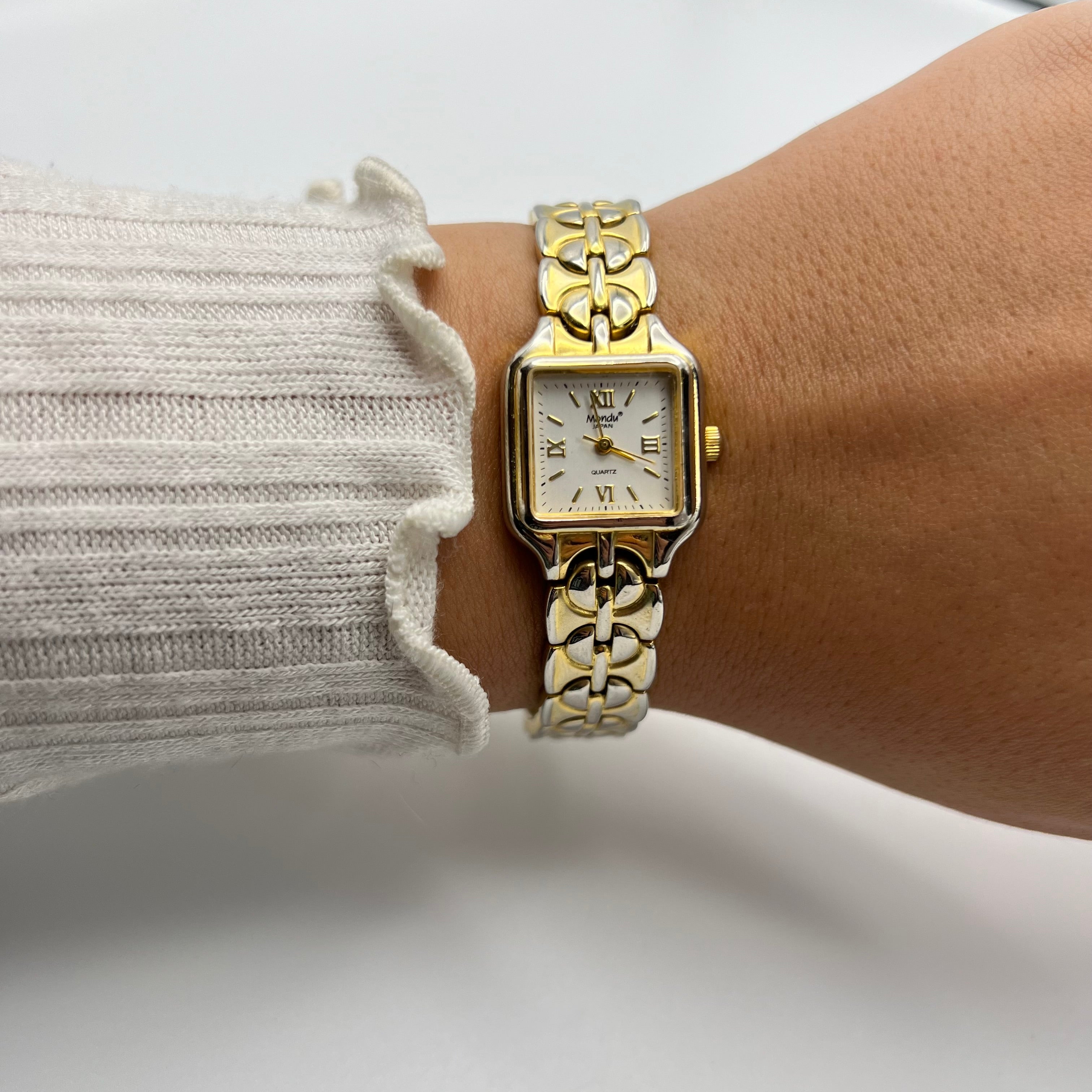 🌟 Classic Gold-Toned Watch