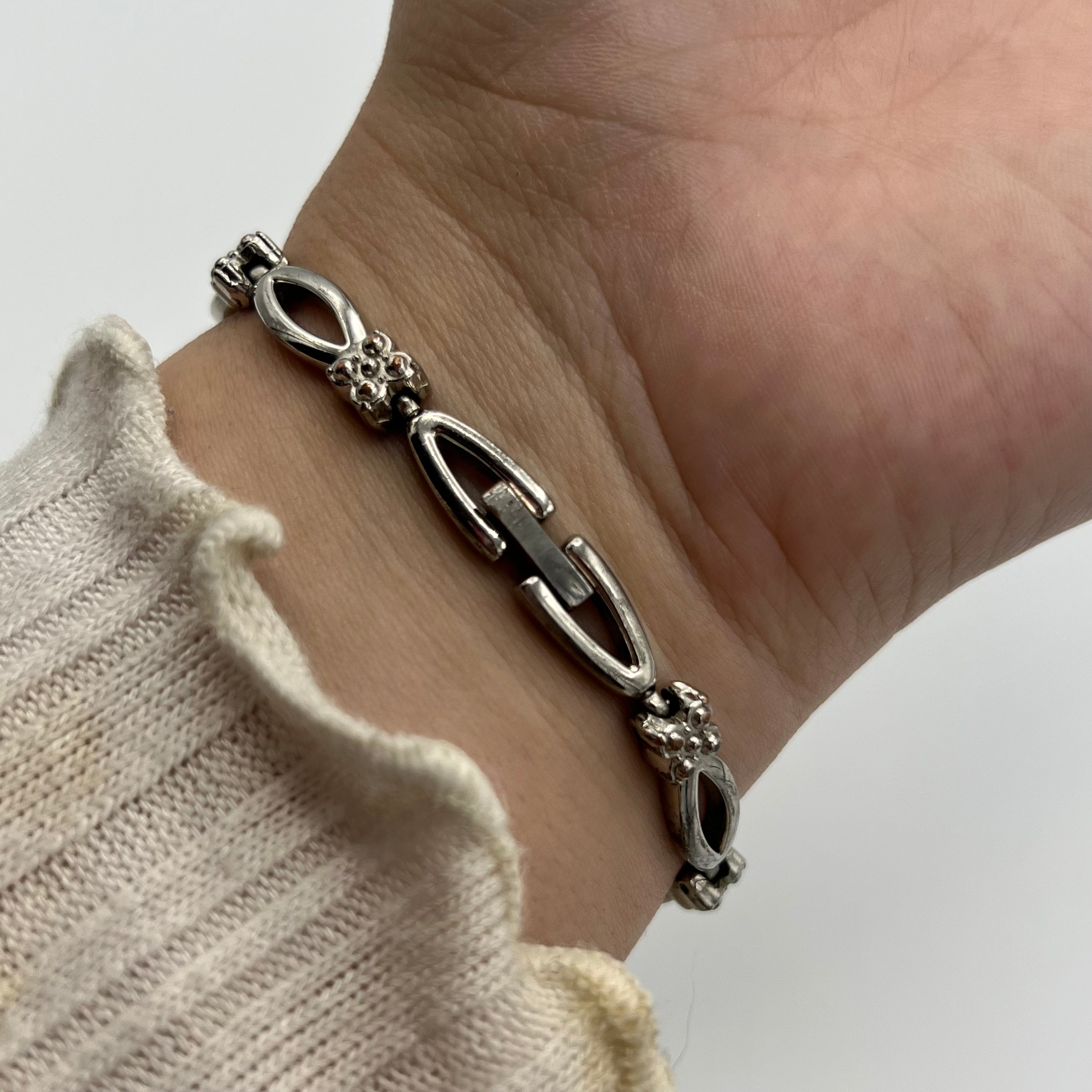 🩶 Cute Silver-Toned Watch