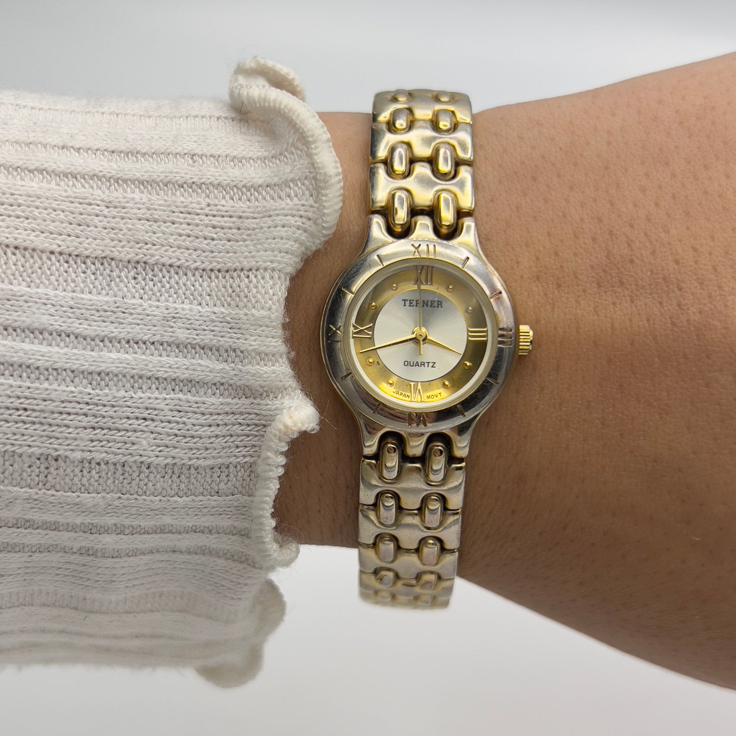 💛 Gold-Toned Watch