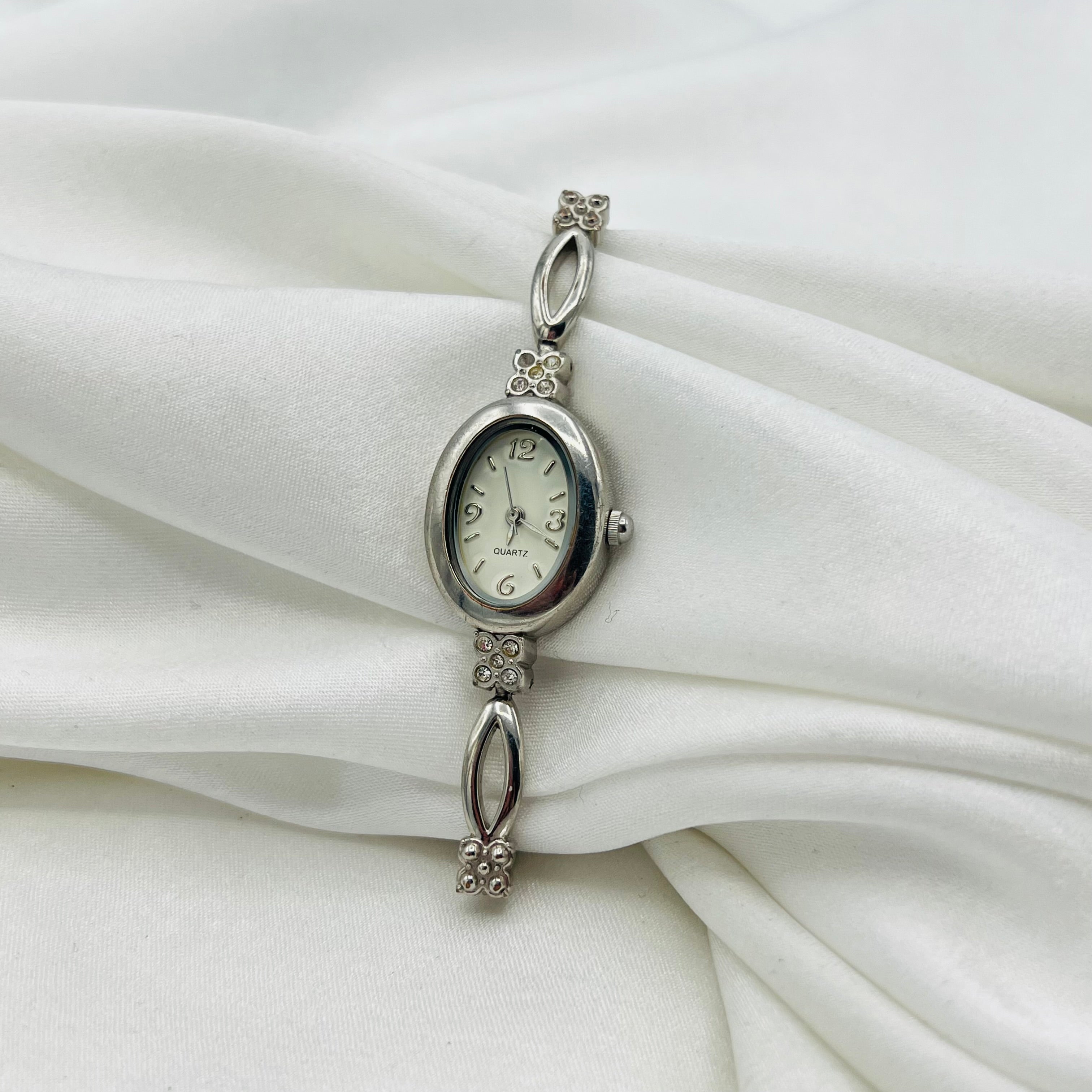 🩶 Cute Silver-Toned Watch