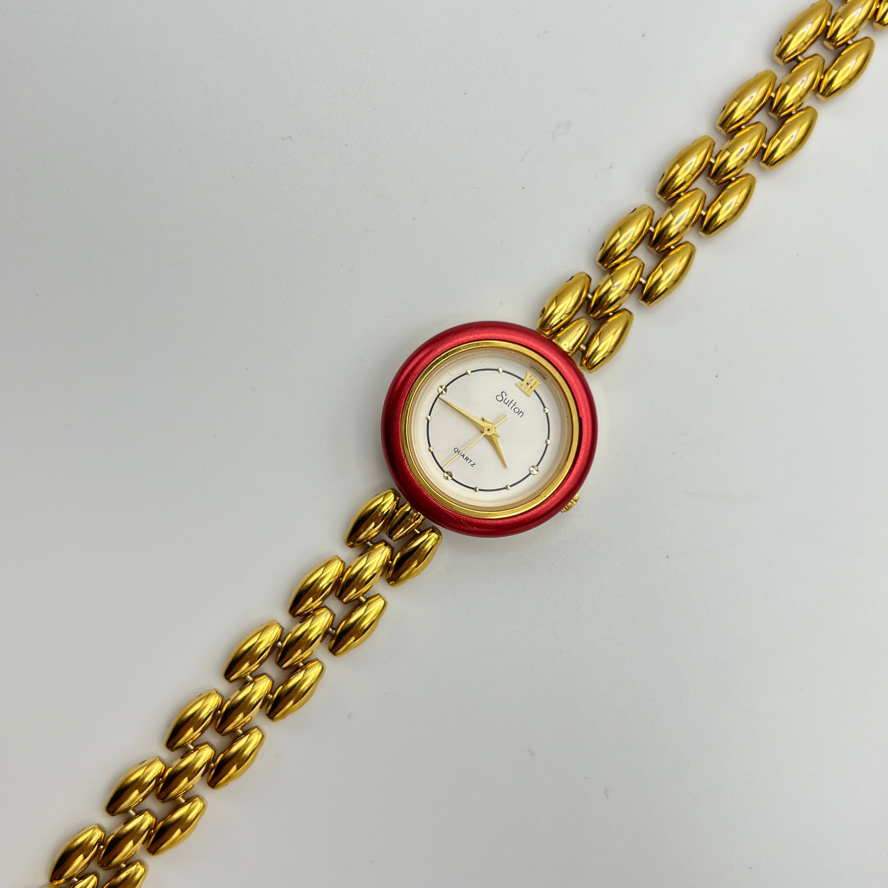 ❤️ Gold-Toned Watch with Red Bezel Dial