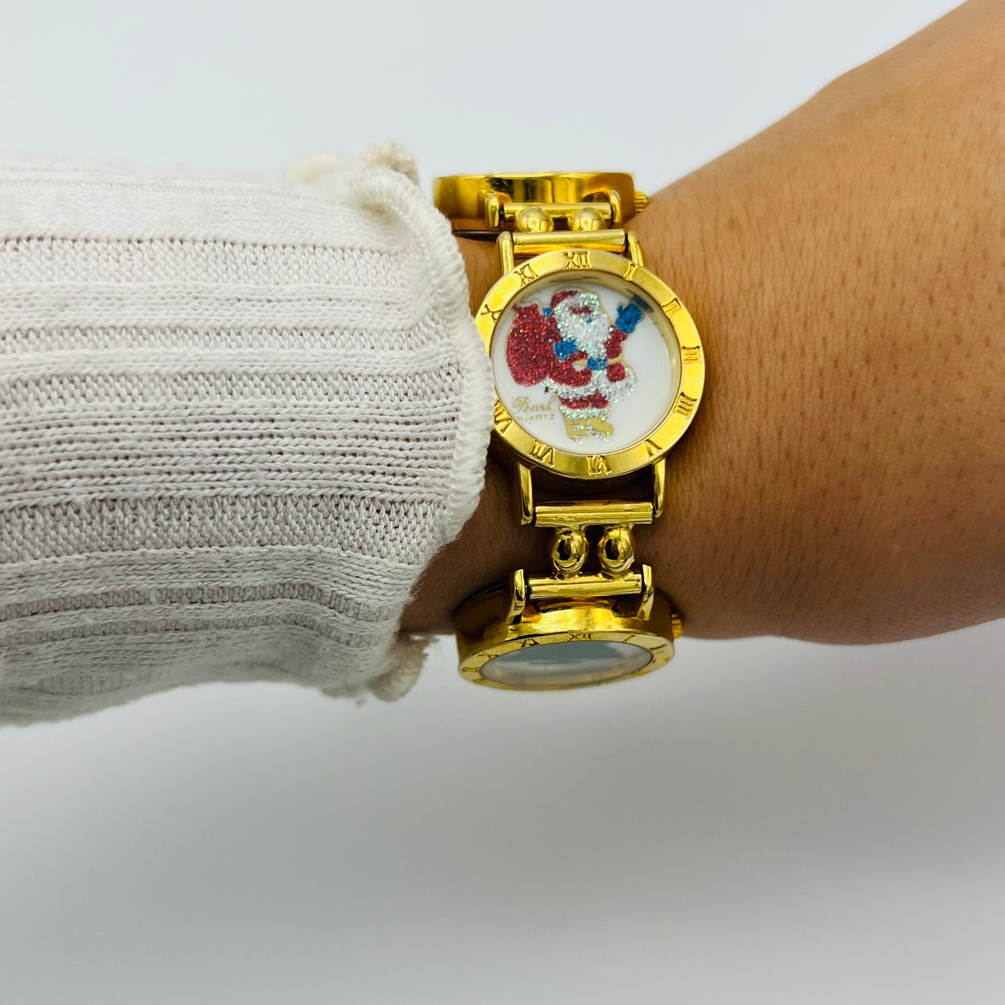 🎄🎅 Gold-Toned Holiday Watch