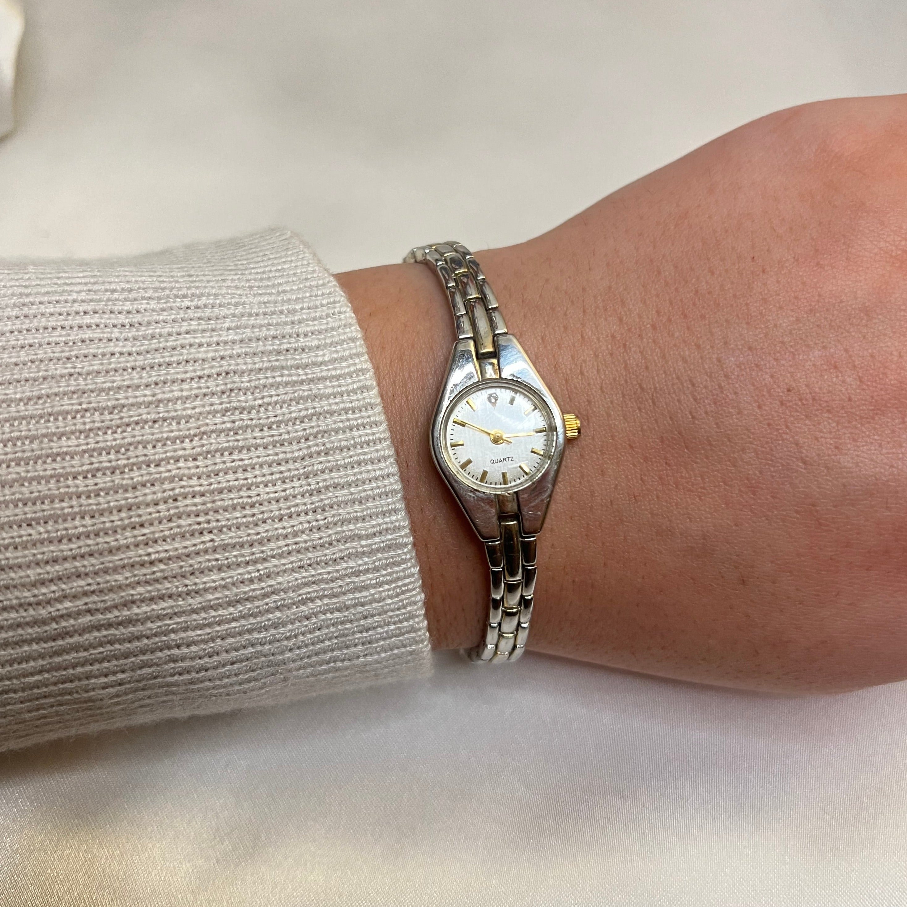 💛 🩶 Dainty Two-Toned Round Face Watch