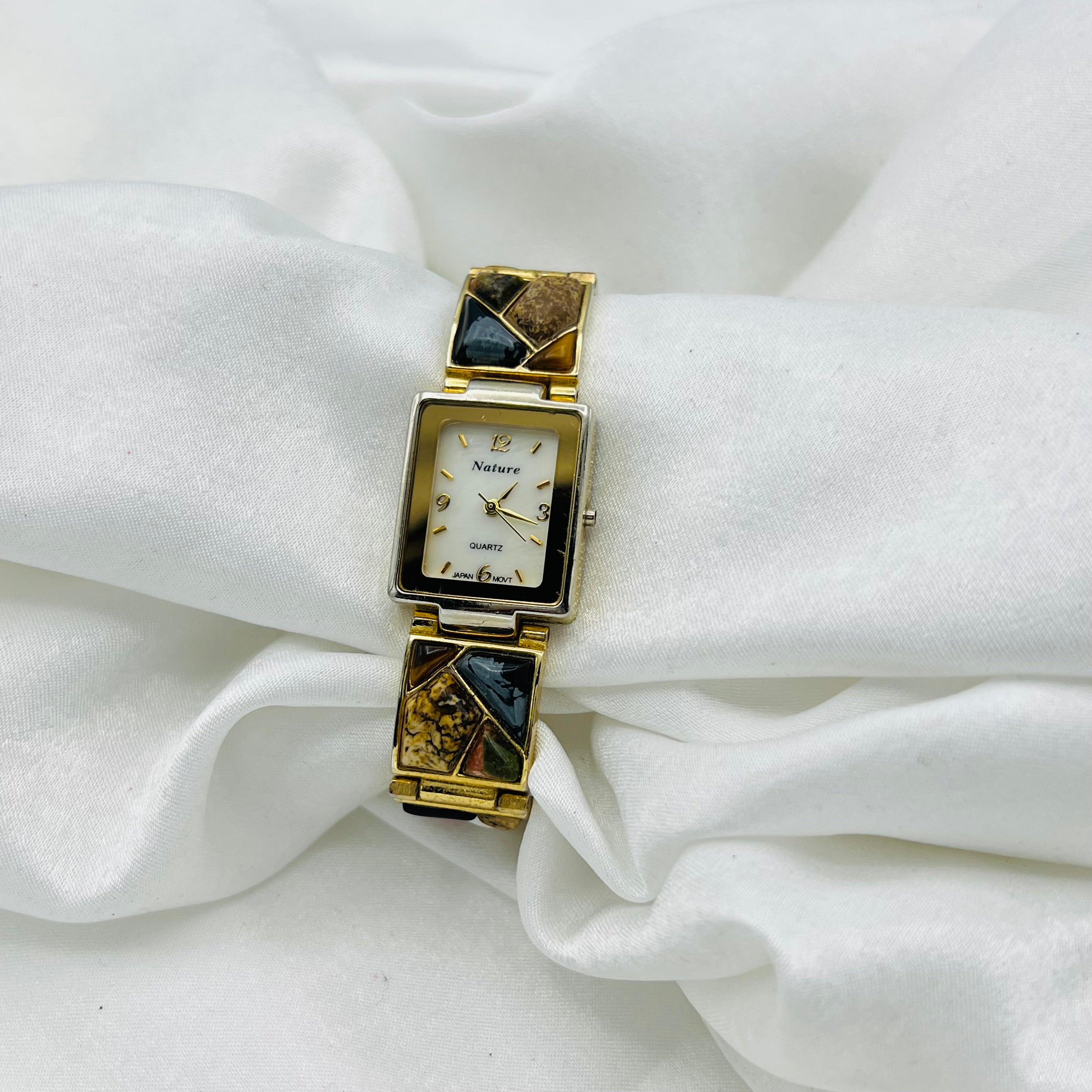 🪨 Nature Stone Detailed Gold Watch