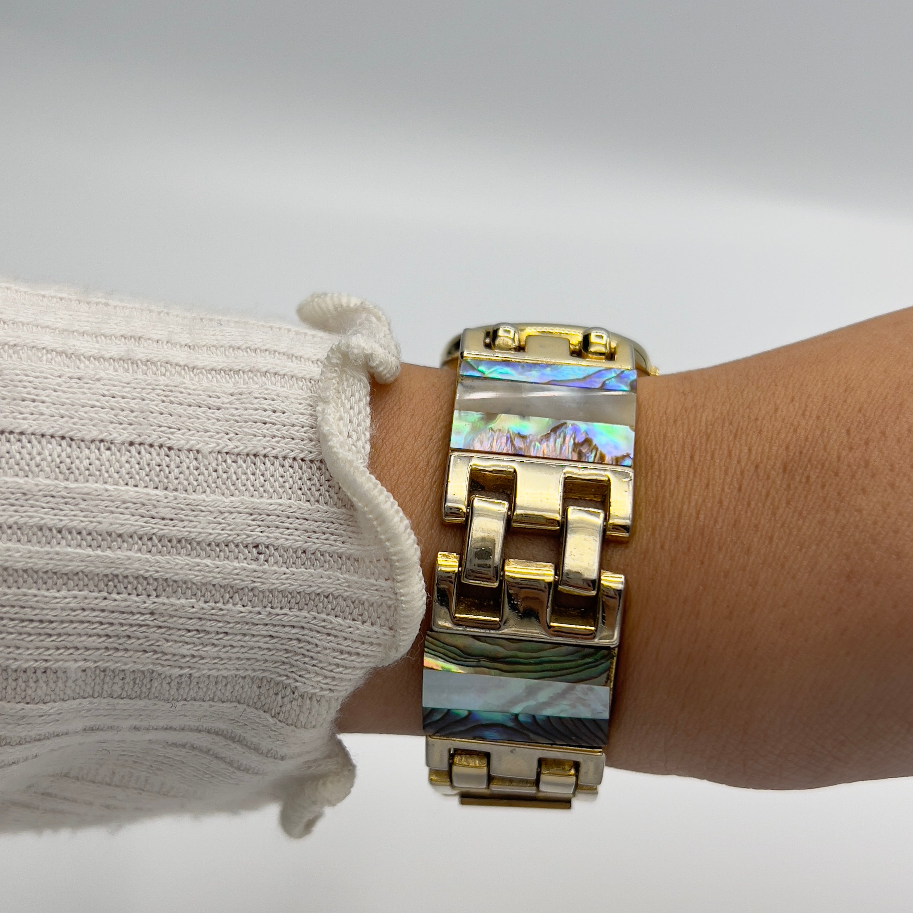 🧜‍♀️💛 Gold-Toned Watch with Abalone Strap