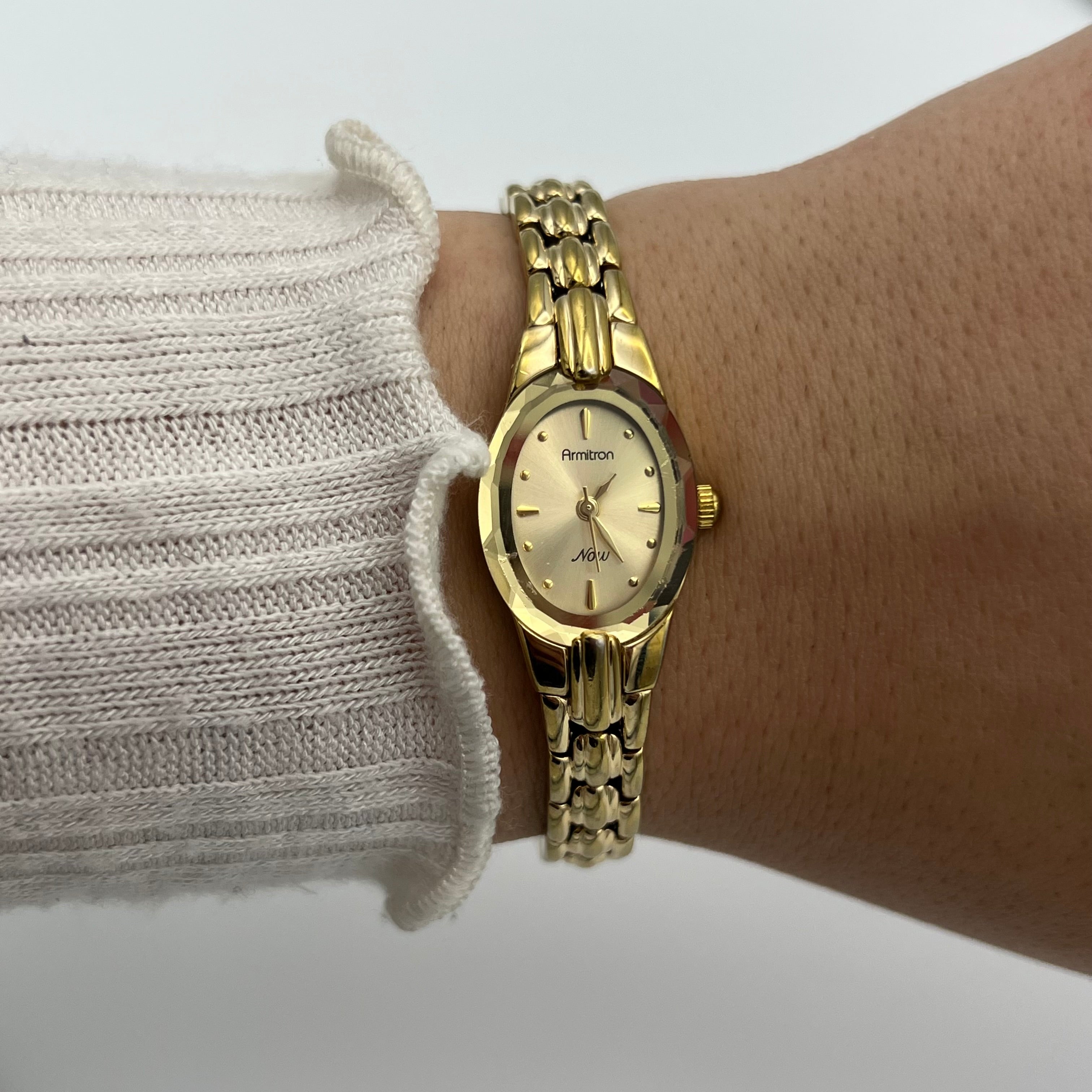 💛 Gold-Toned Watch
