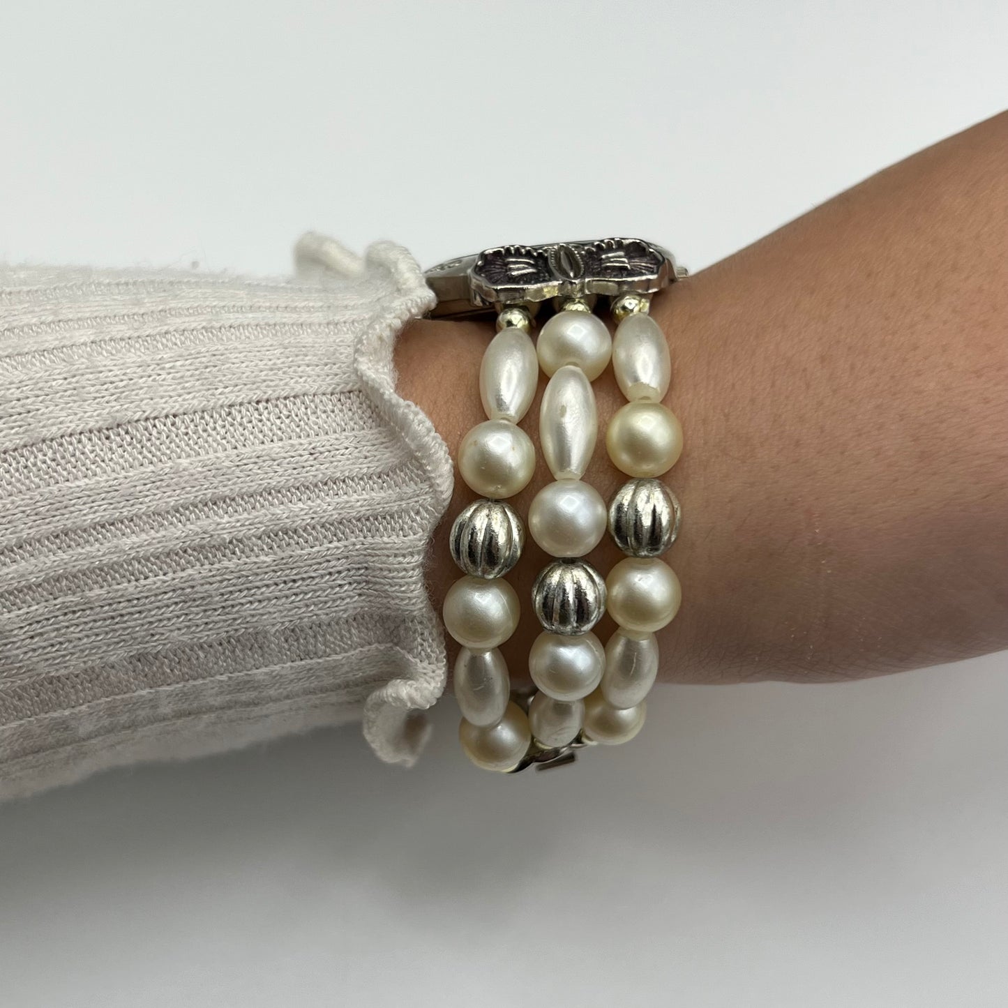 Silver-Toned Pearl Watch with Bow Detailing