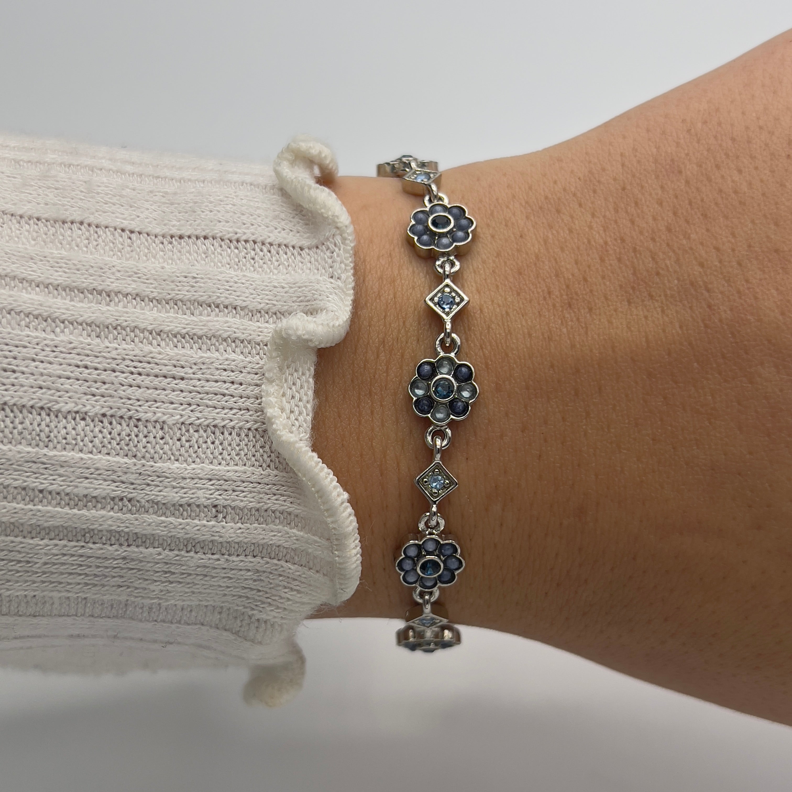 💙 Blue Flower Gemstone Bracelet