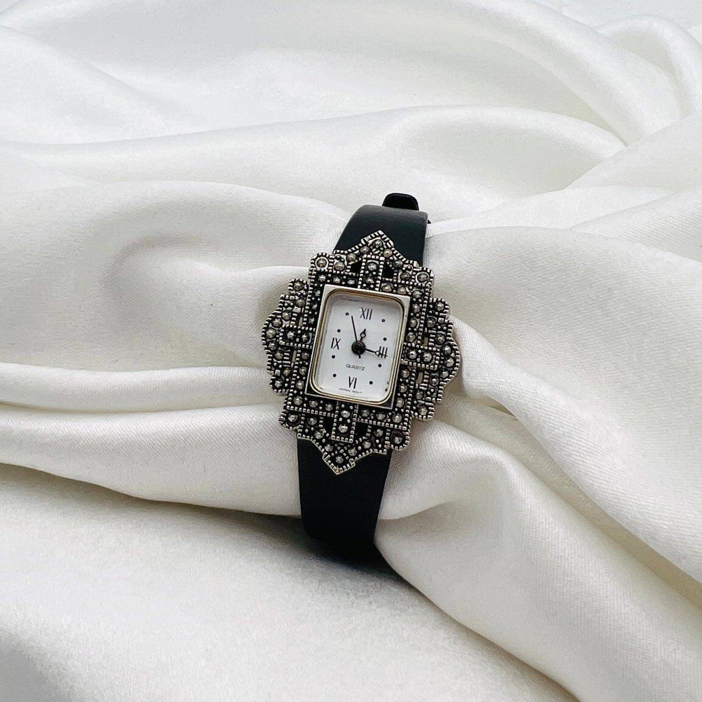🩶 Art Deco Leather Strap Watch