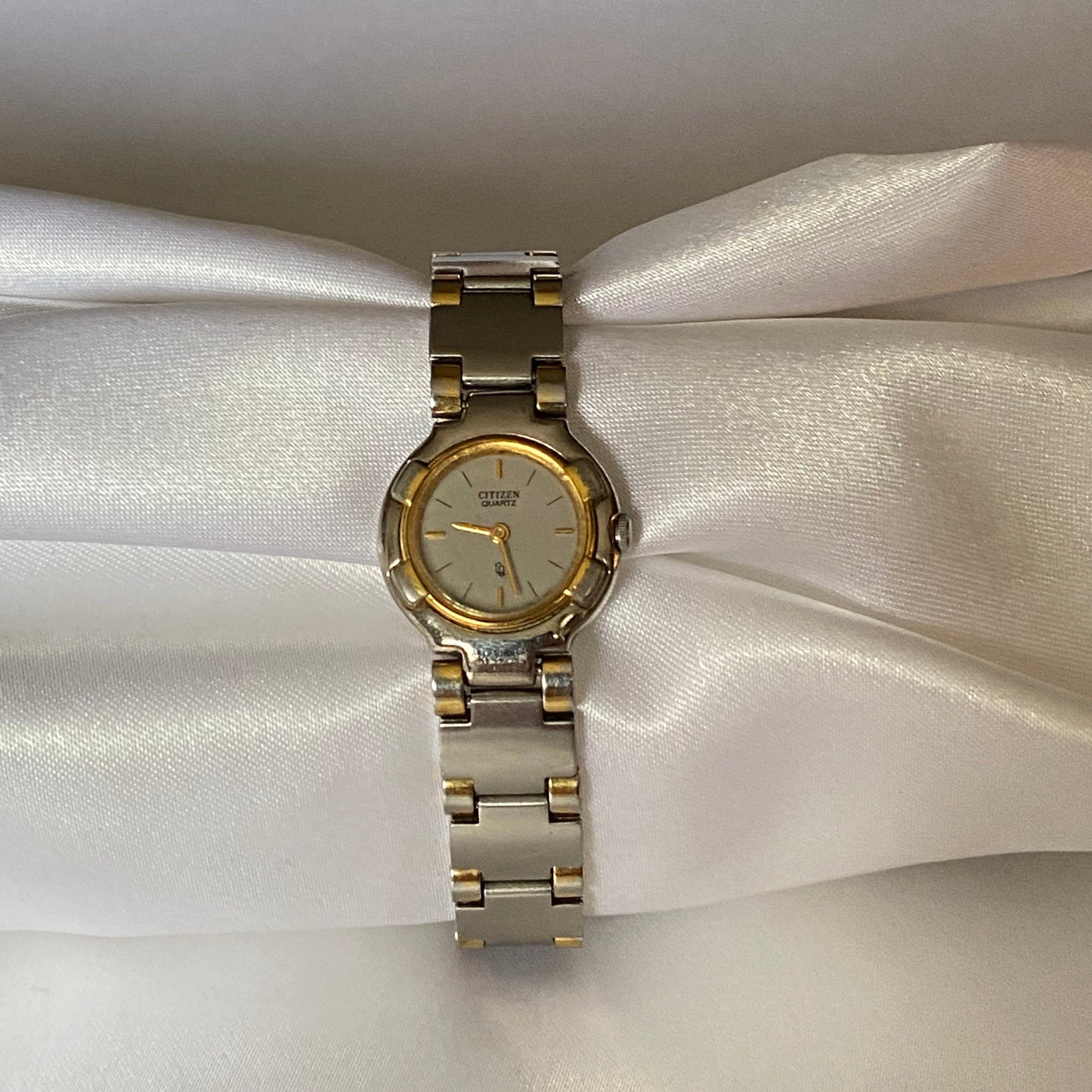 💛🤍 Two-Toned Citizen Watch