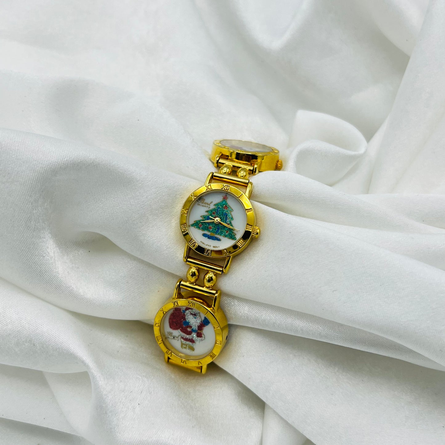 🎄🎅 Gold-Toned Holiday Watch